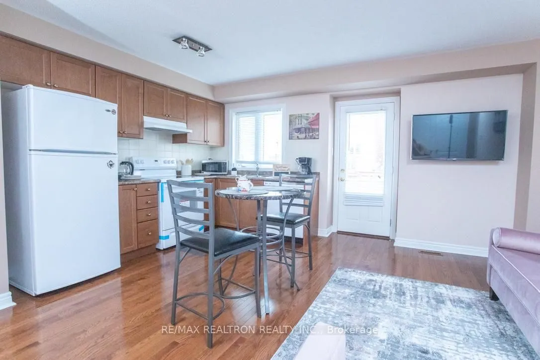 54 Chayna Crescent