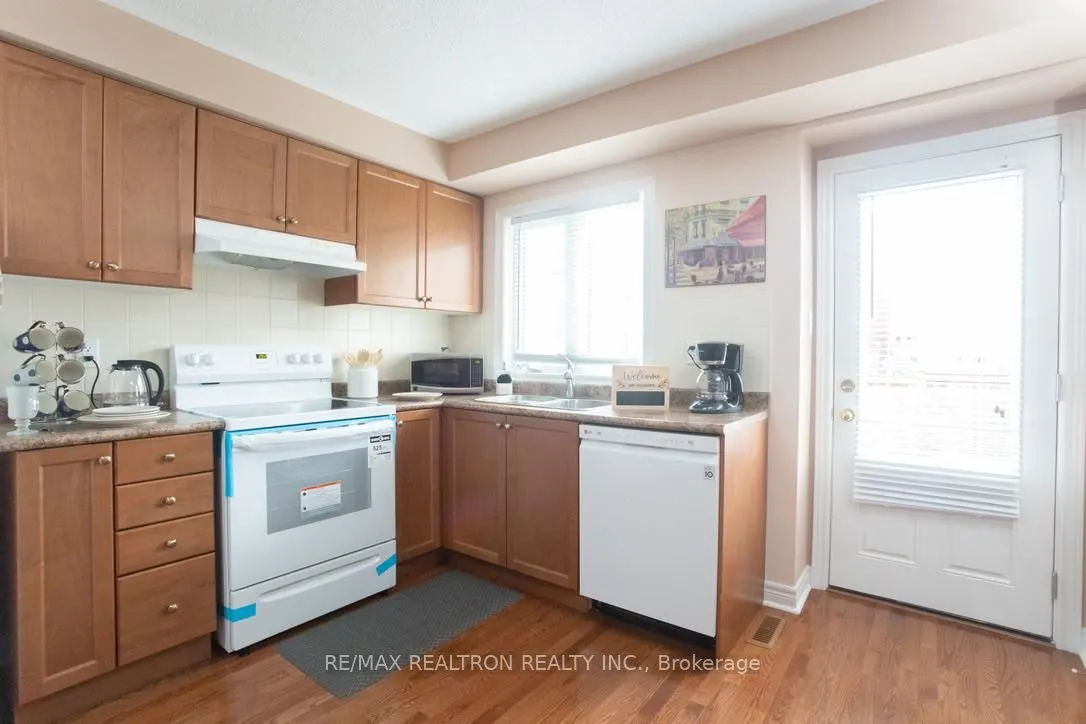 54 Chayna Crescent