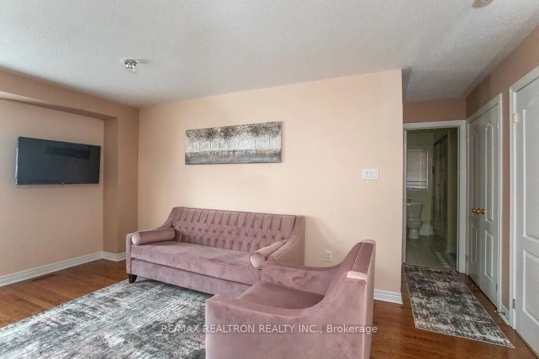 54 Chayna Crescent