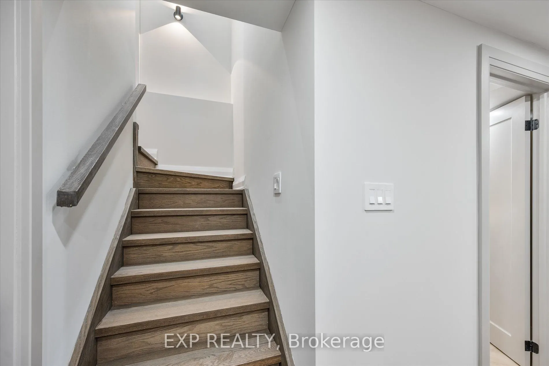 10 Stratford Drive