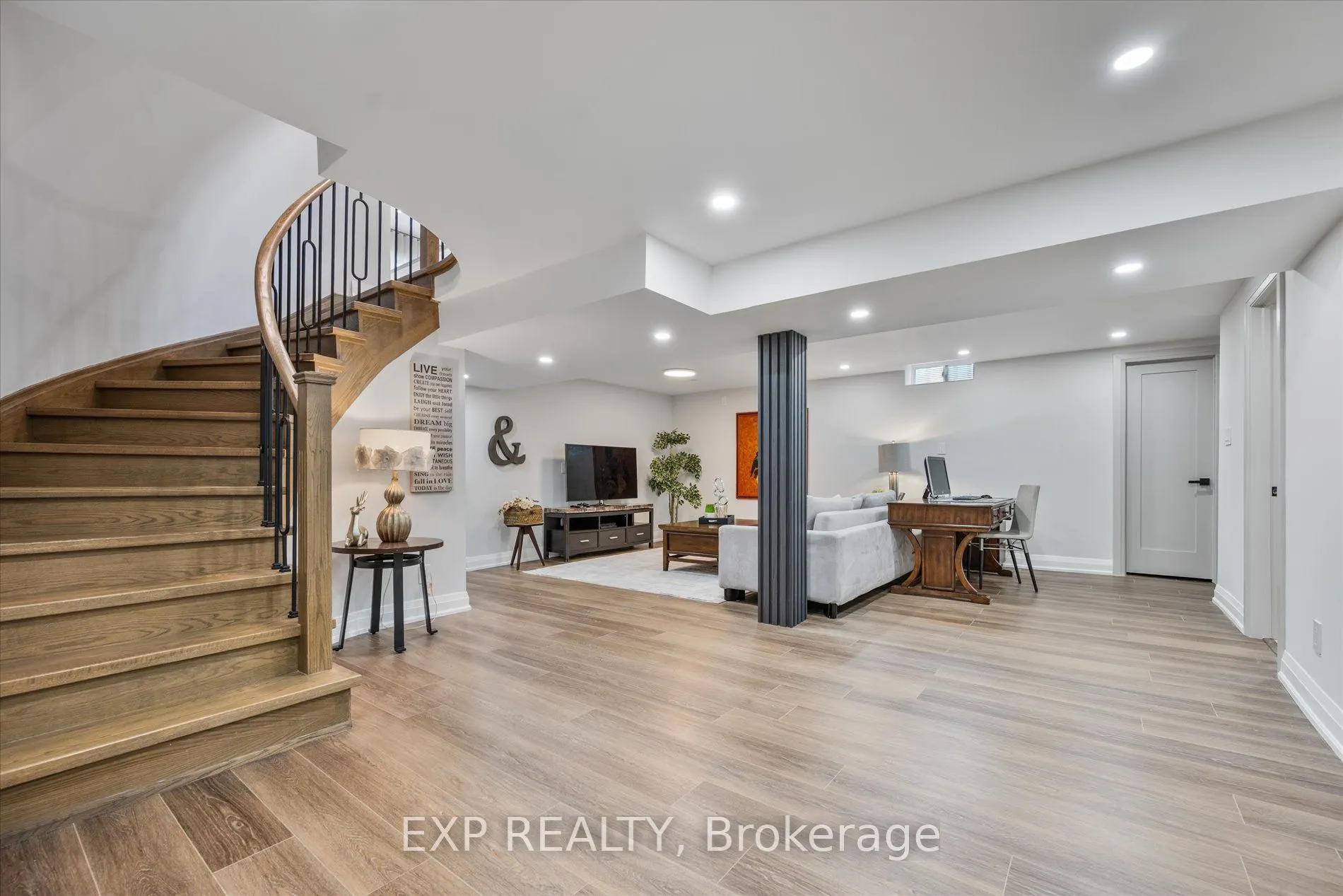 10 Stratford Drive