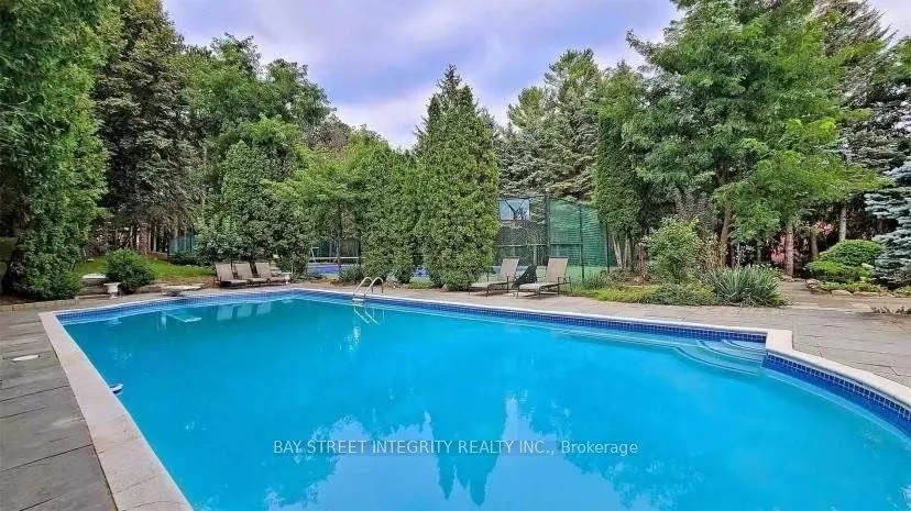 305 Woodland Acres Crescent