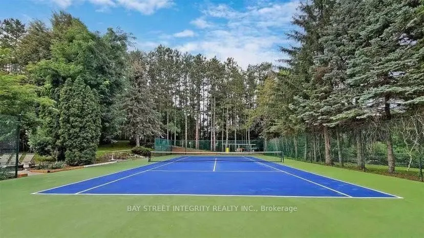 305 Woodland Acres Crescent