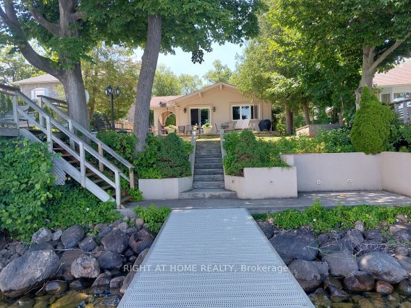 643 Lakelands Avenue
