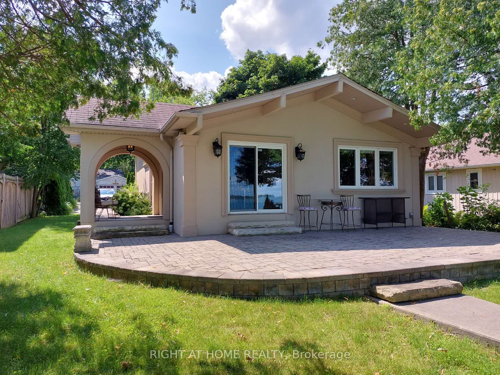 643 Lakelands Avenue