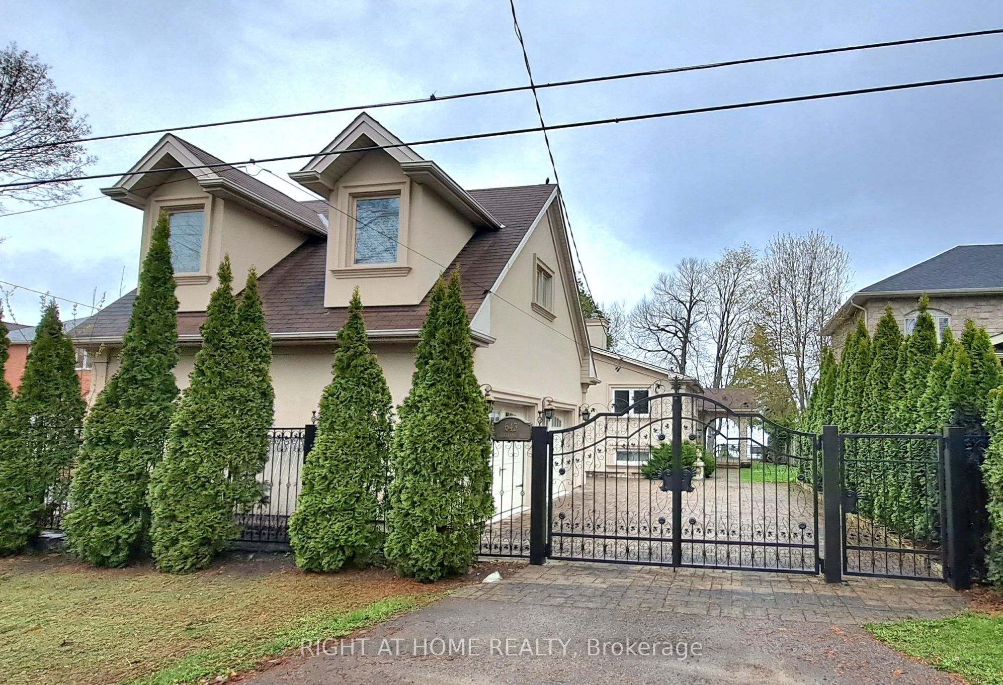 643 Lakelands Avenue