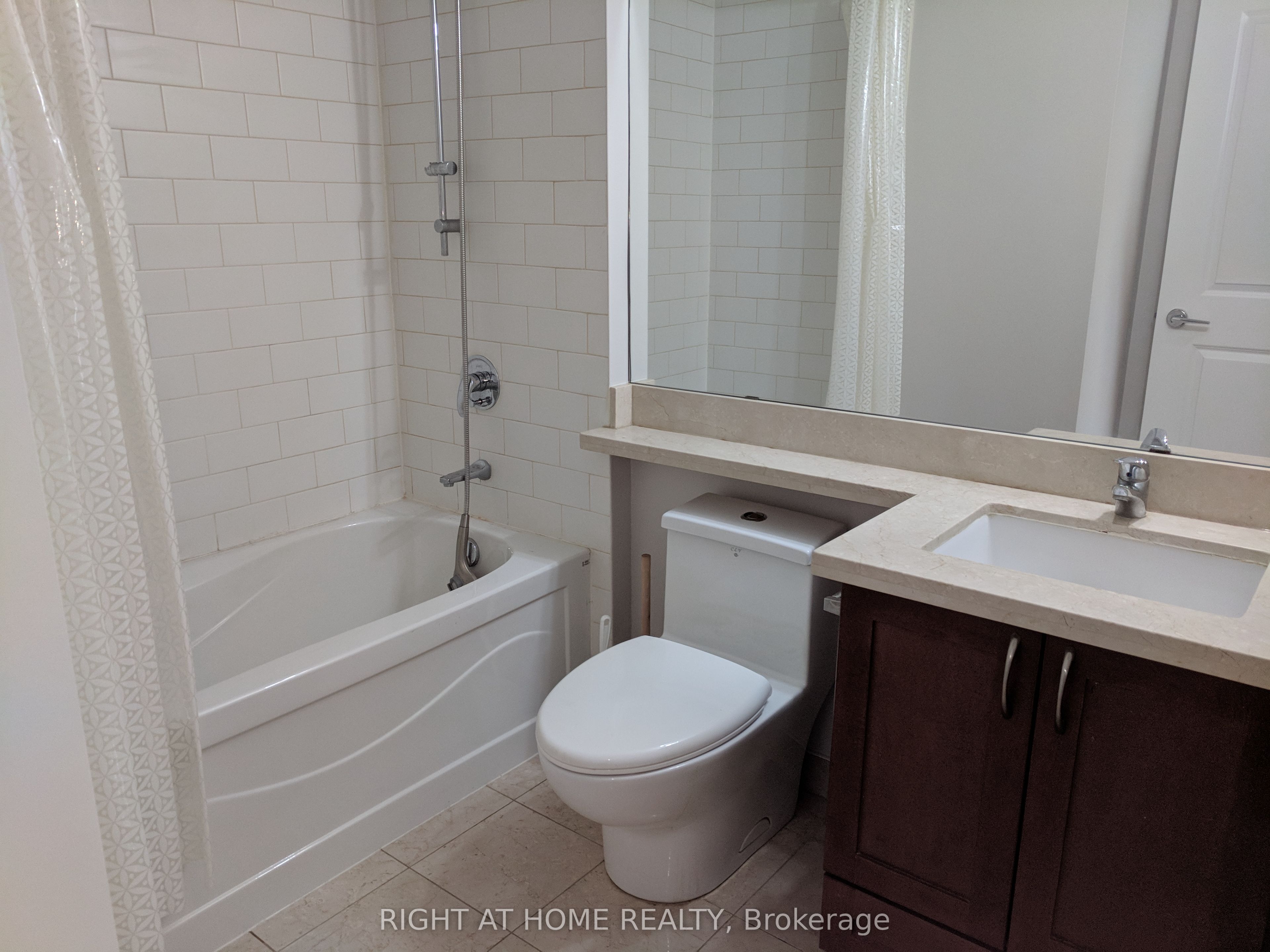 57 Upper Duke Crescent #102