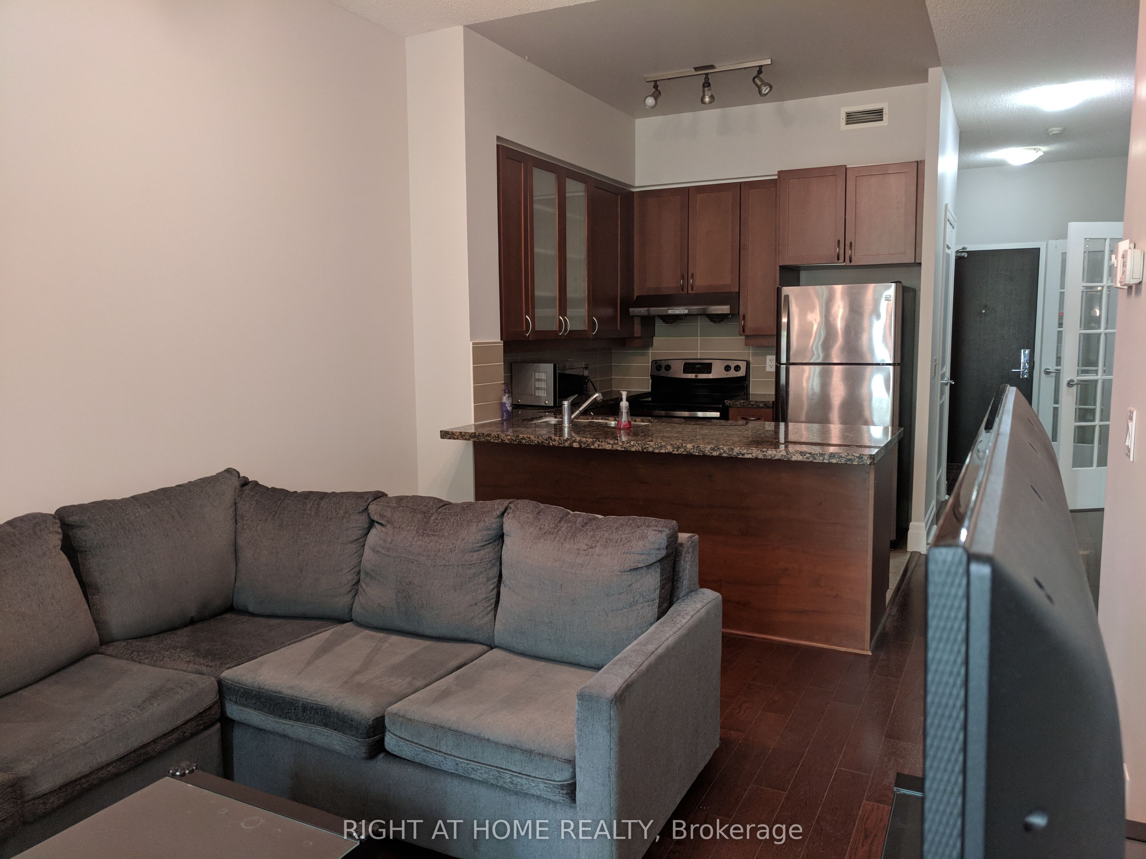 57 Upper Duke Crescent #102