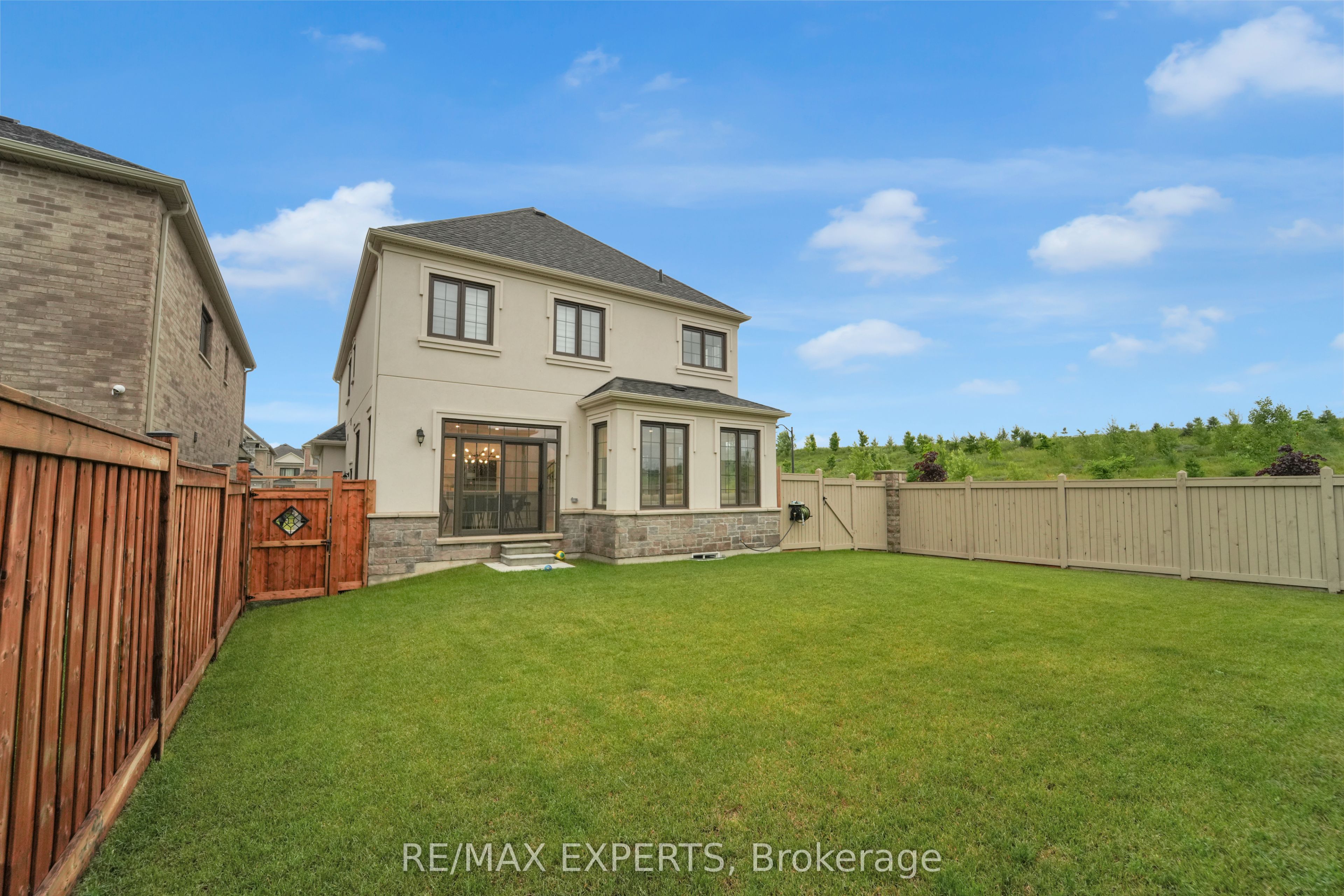 158 Scarlet Way