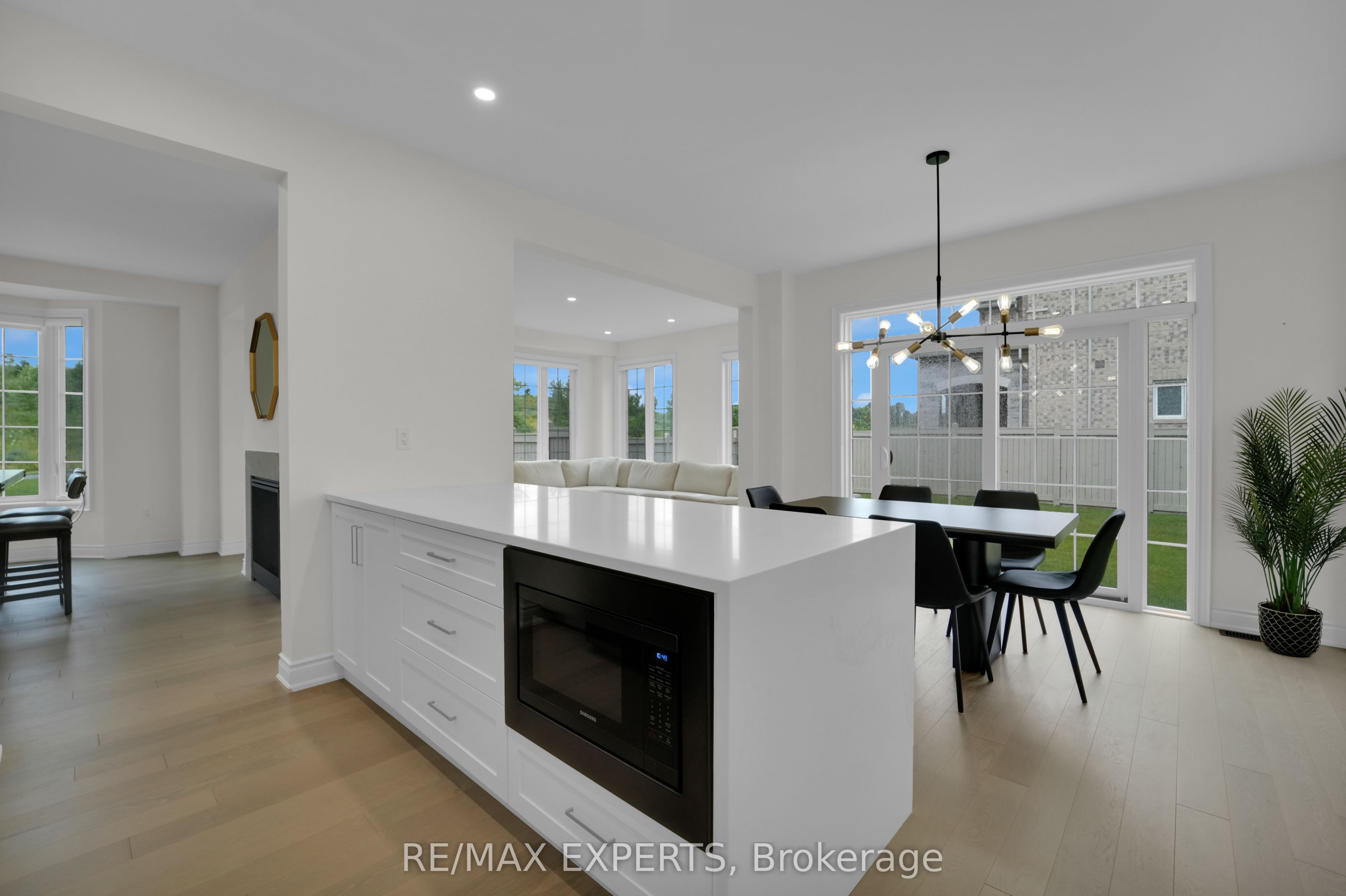 158 Scarlet Way