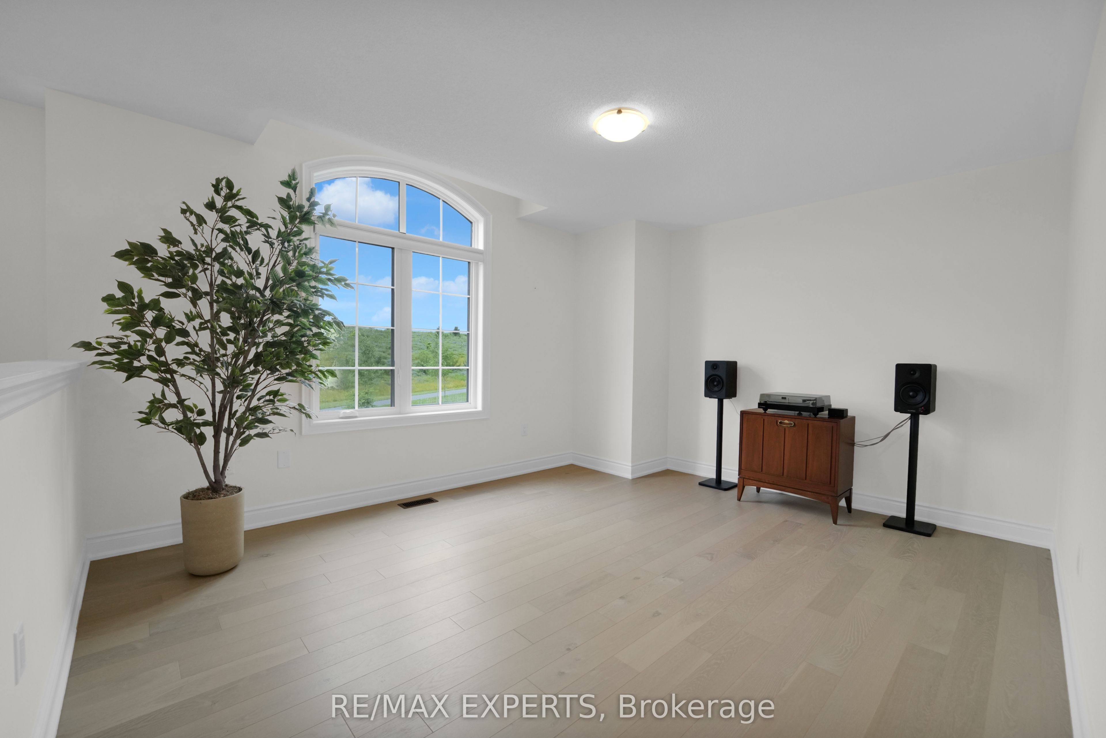 158 Scarlet Way