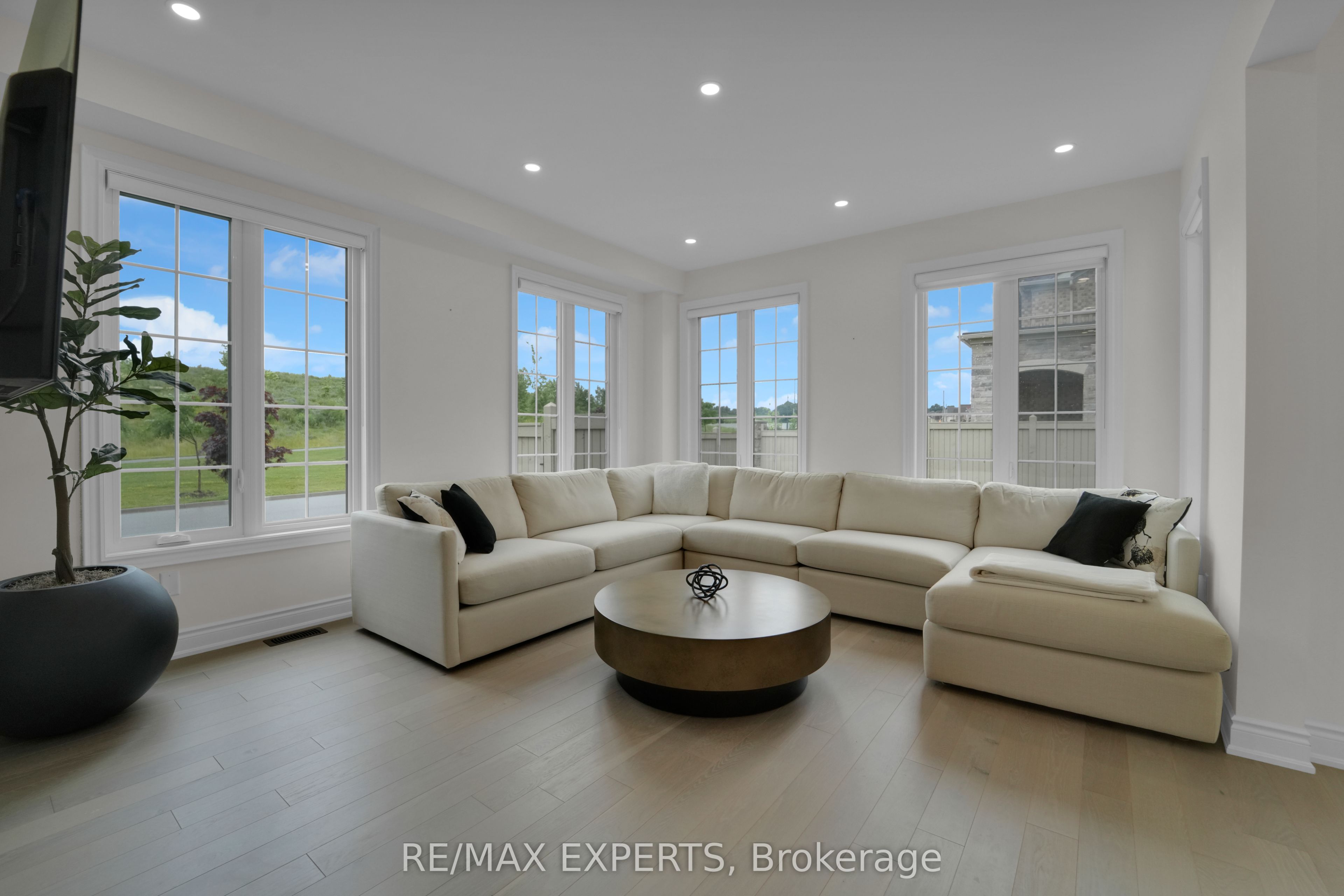 158 Scarlet Way