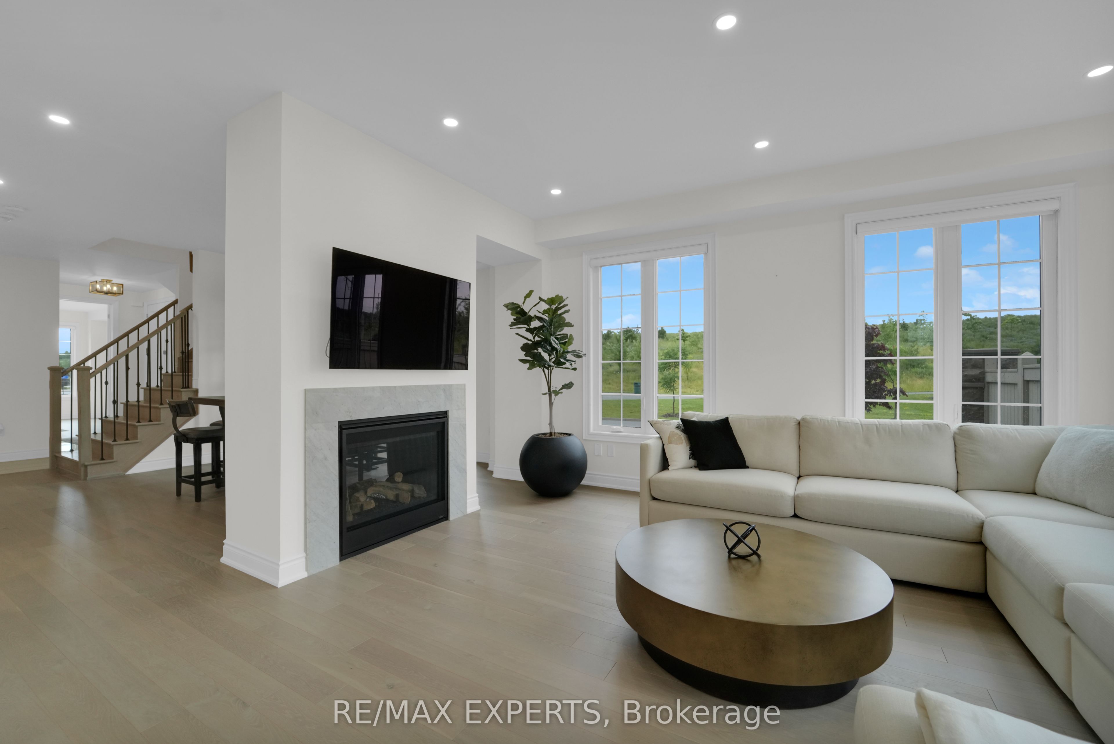 158 Scarlet Way