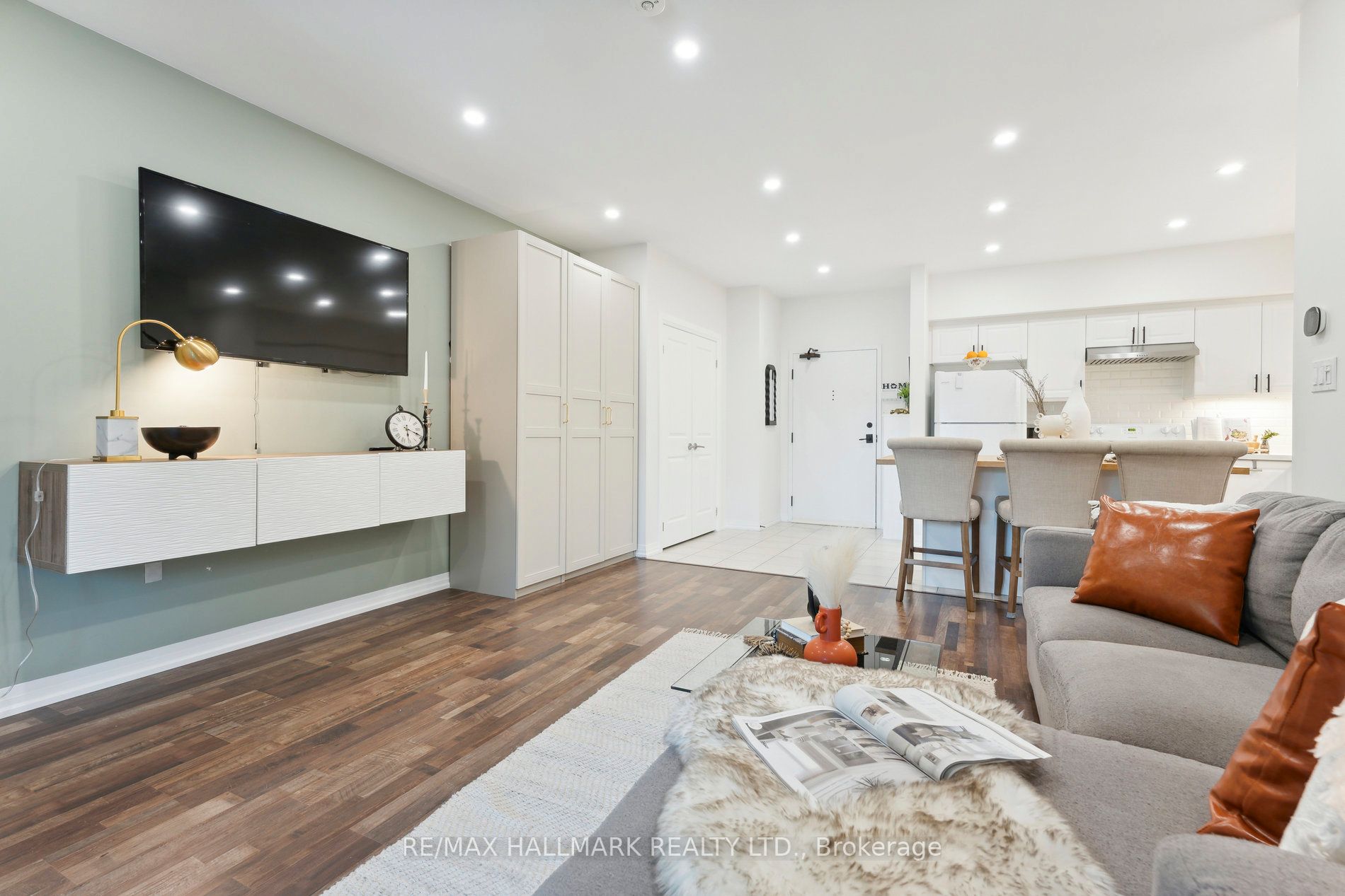 157 Wellington Street E #304