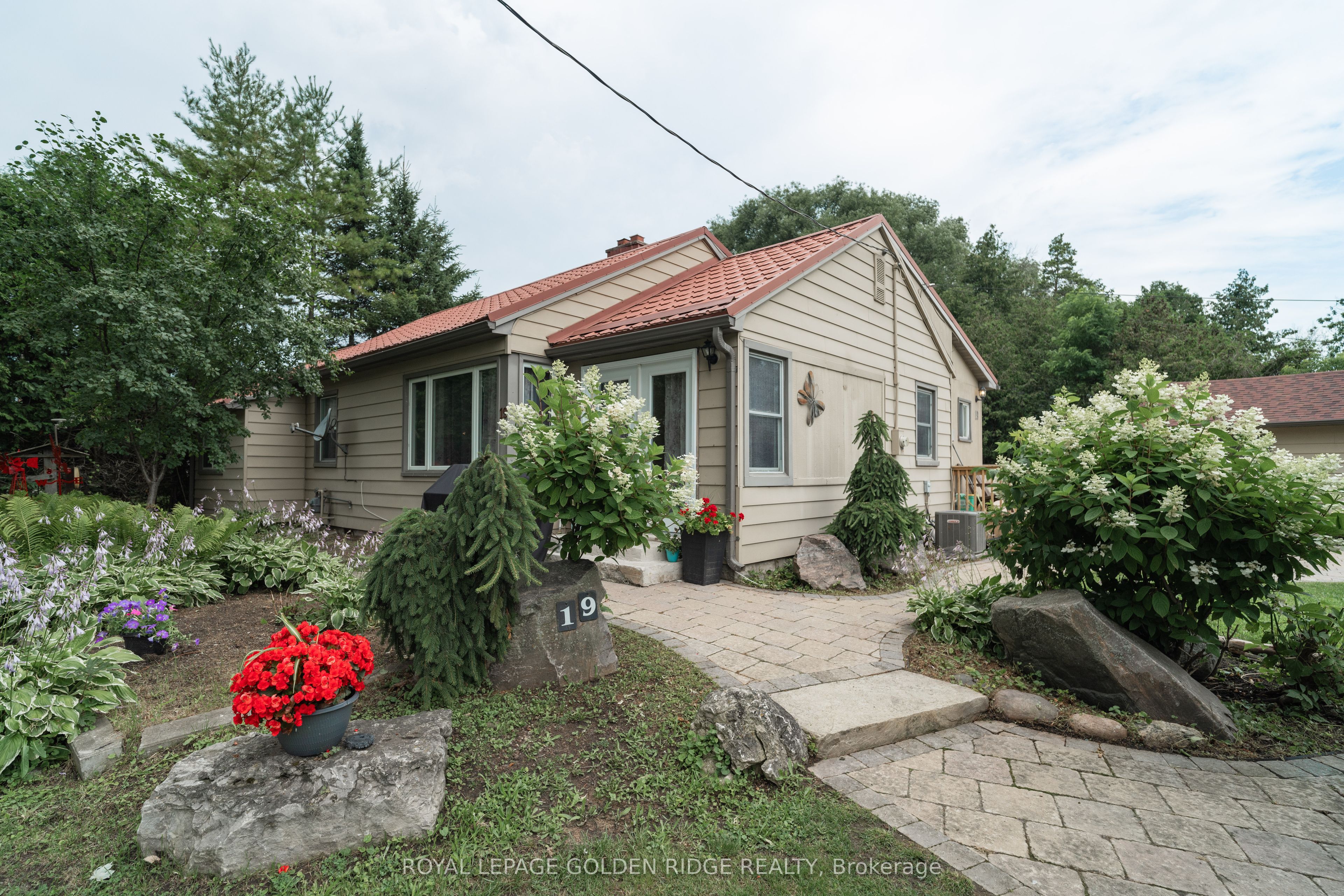 19 Lake Drive N