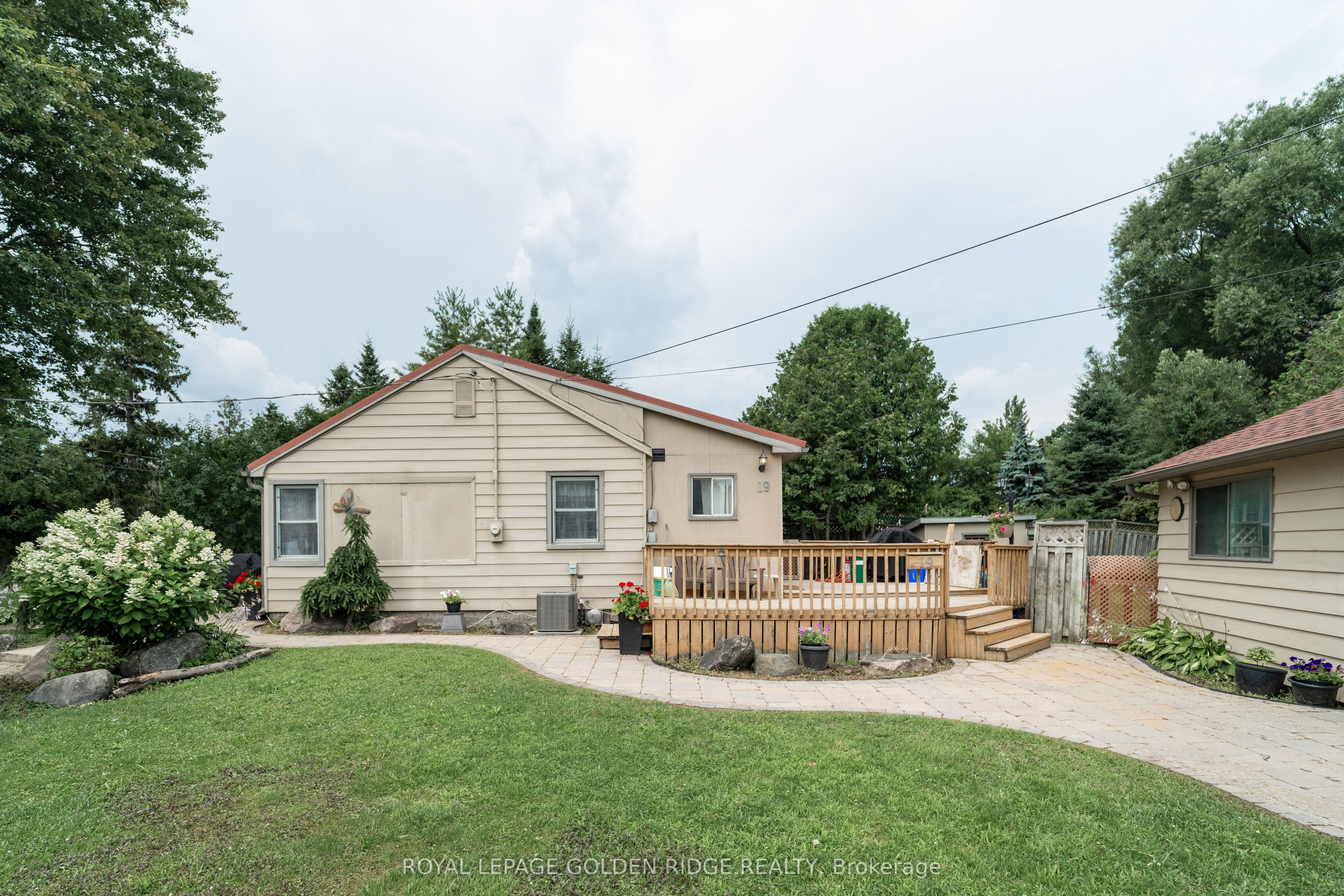 19 Lake Drive N