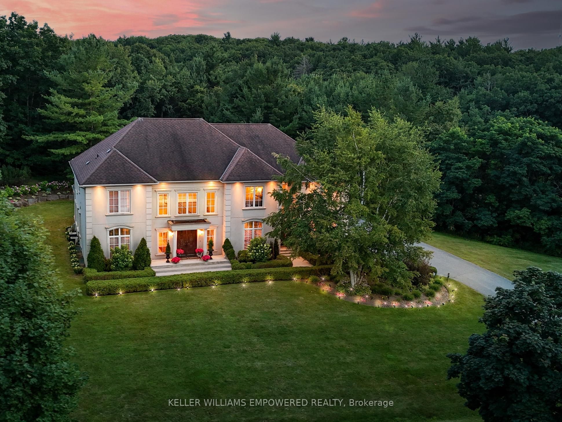 65 Kingswood Drive