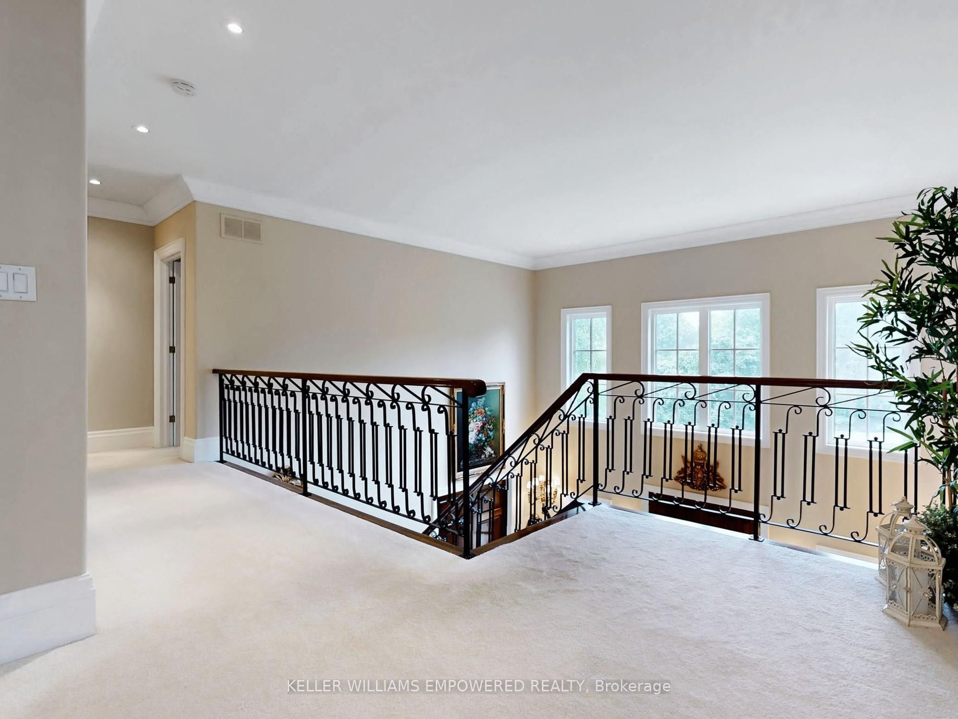 65 Kingswood Drive