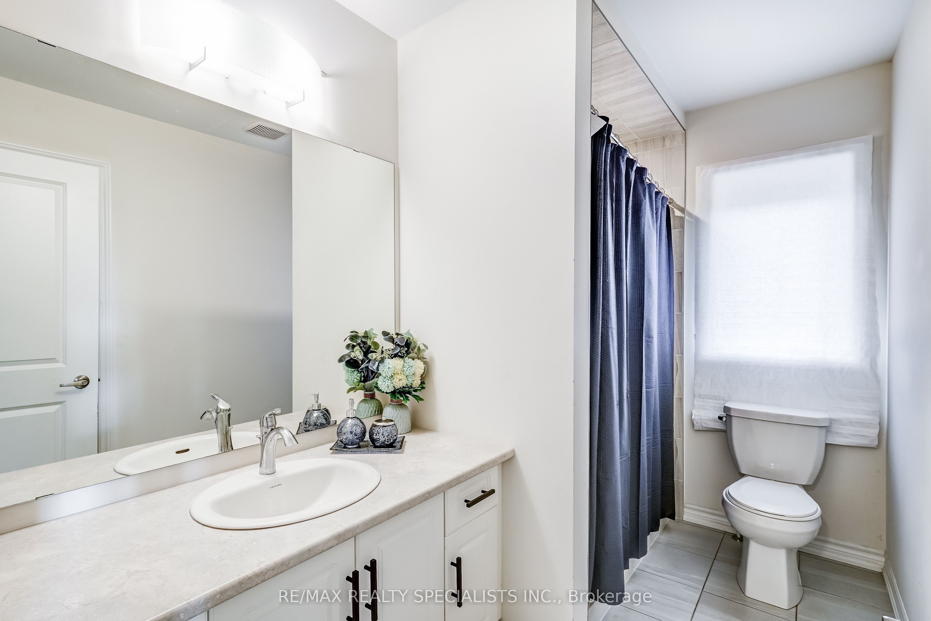 90 FERRAGINE Crescent