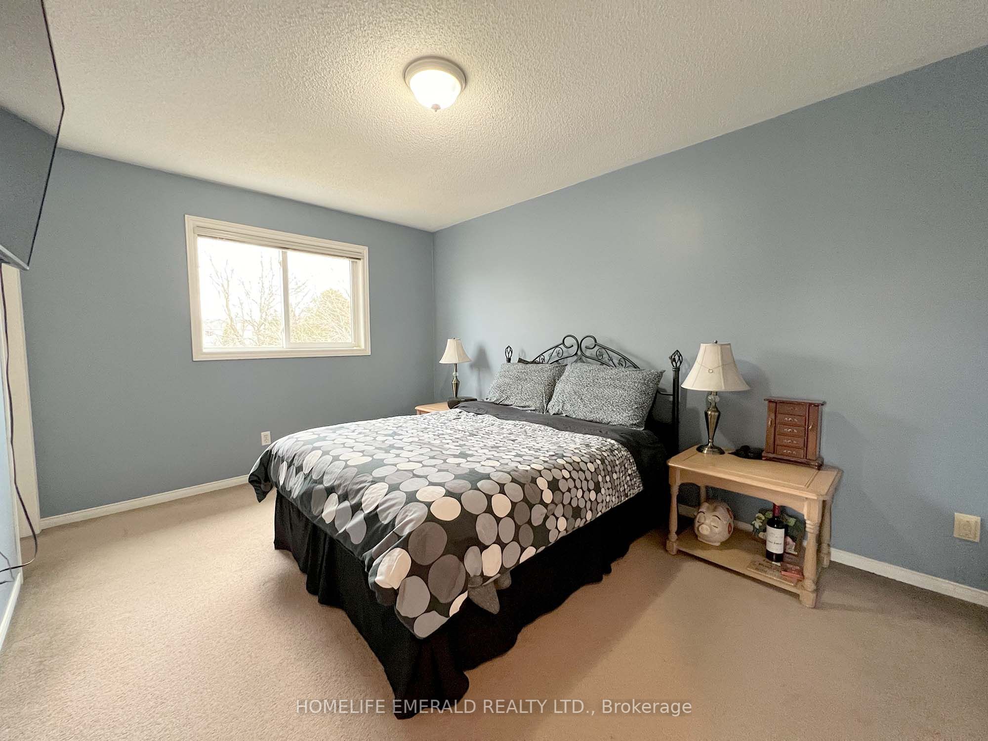 1 Potter Crescent