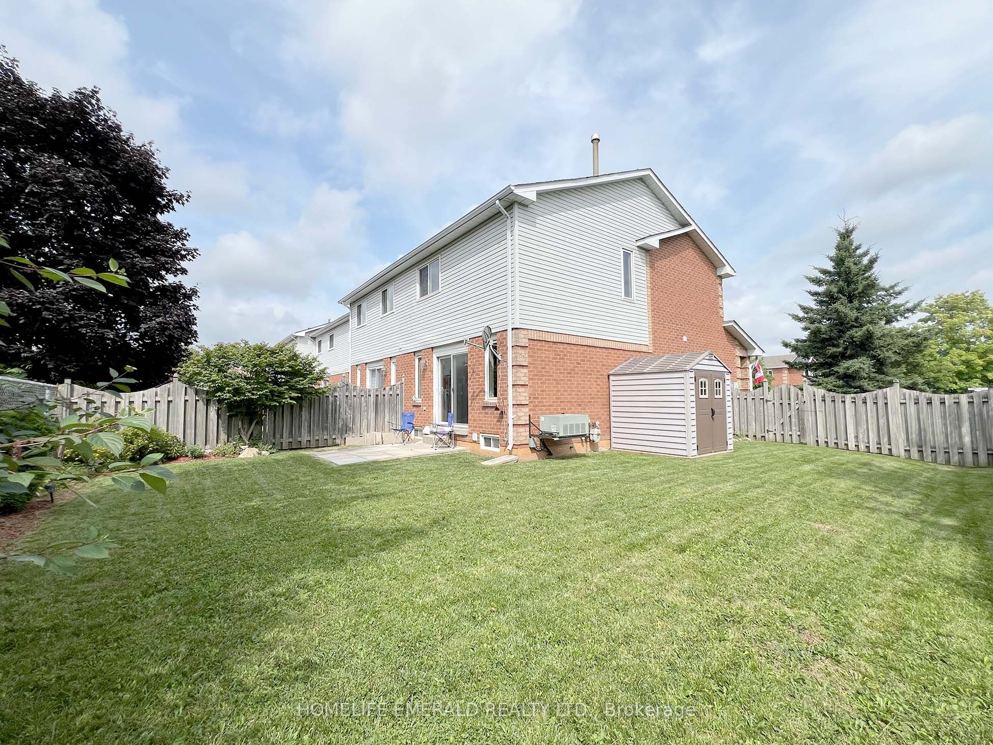 1 Potter Crescent