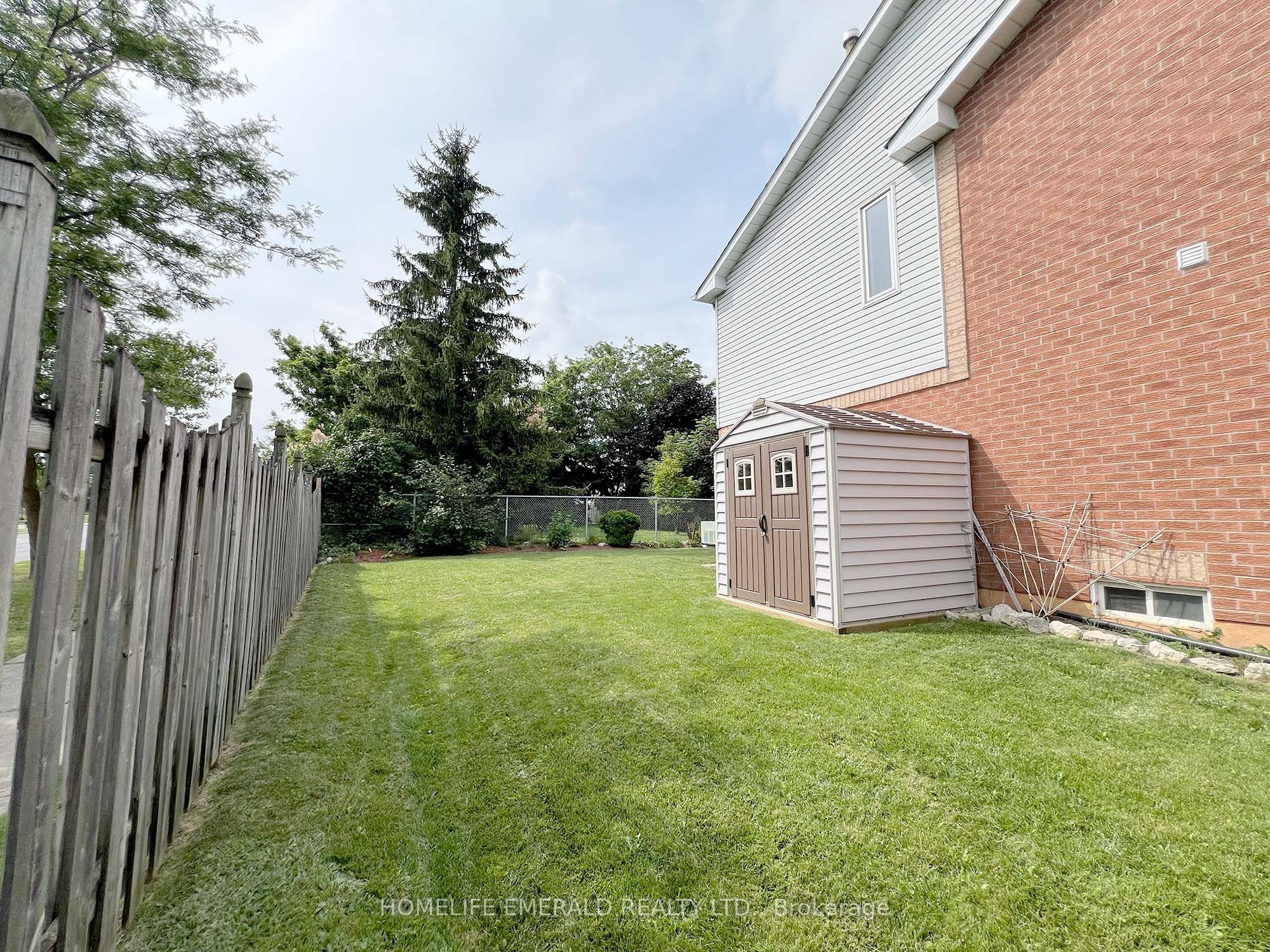 1 Potter Crescent