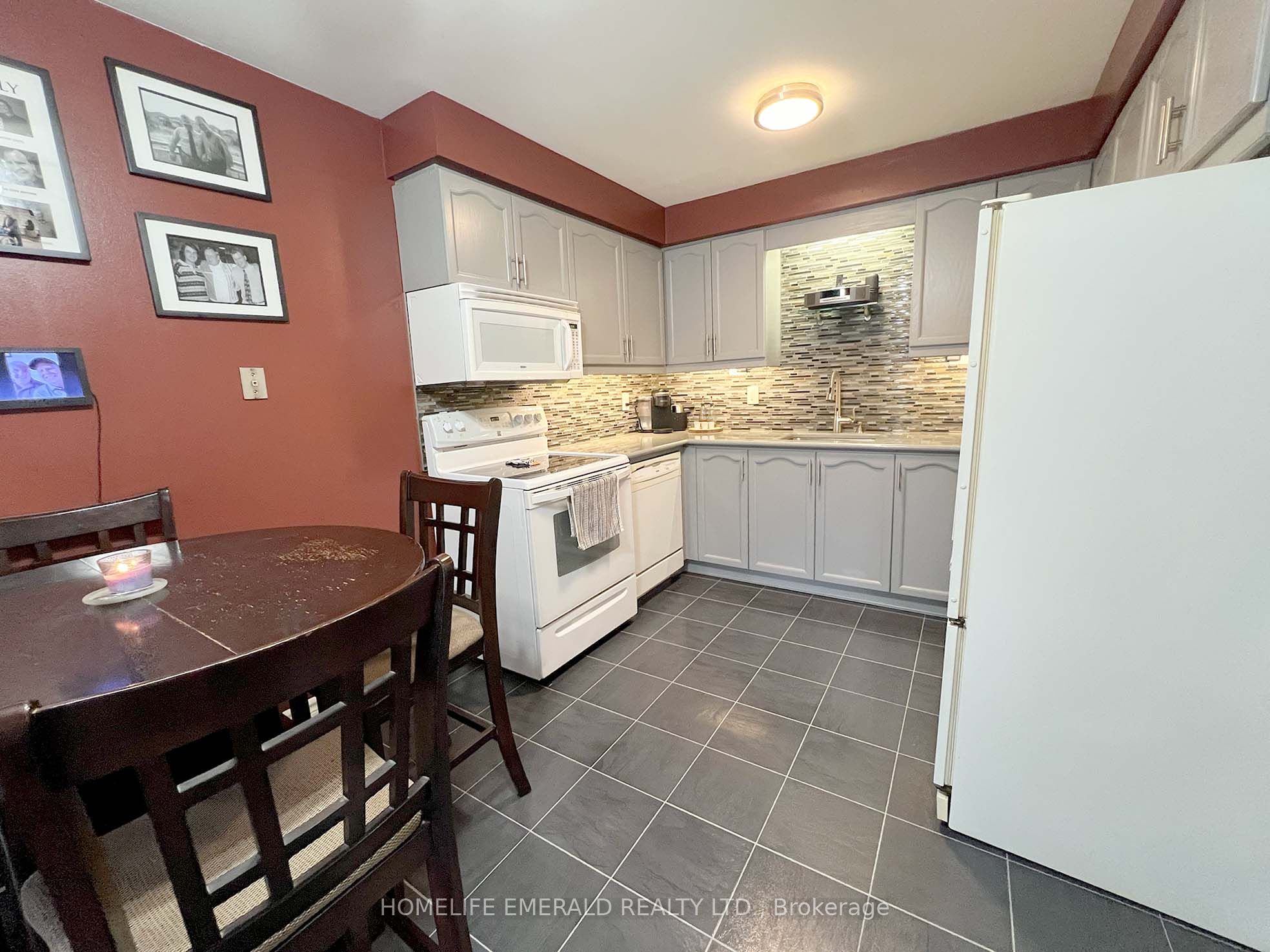 1 Potter Crescent