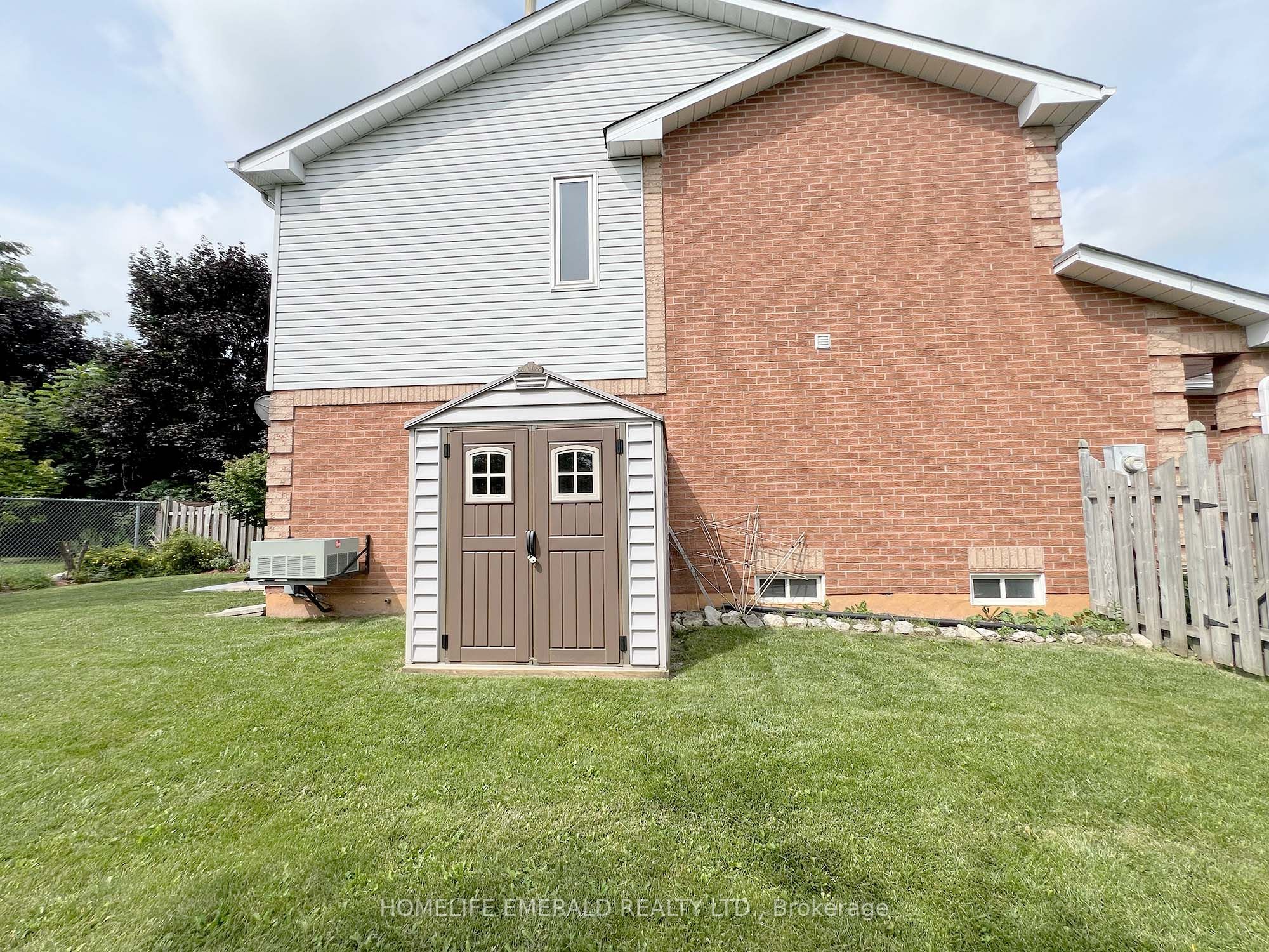 1 Potter Crescent