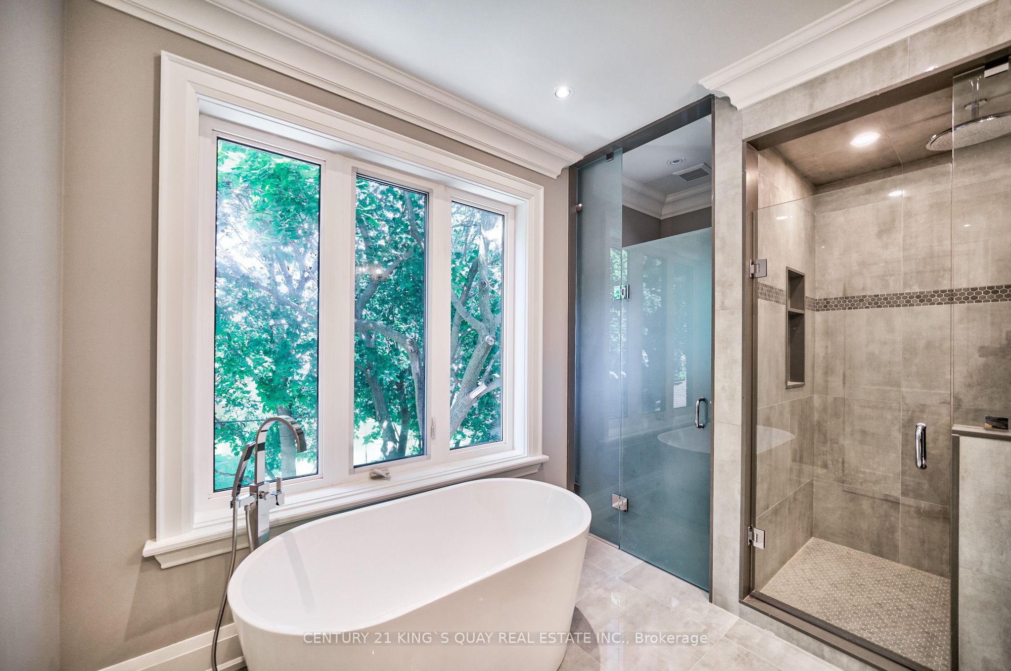 82 Cartier Crescent