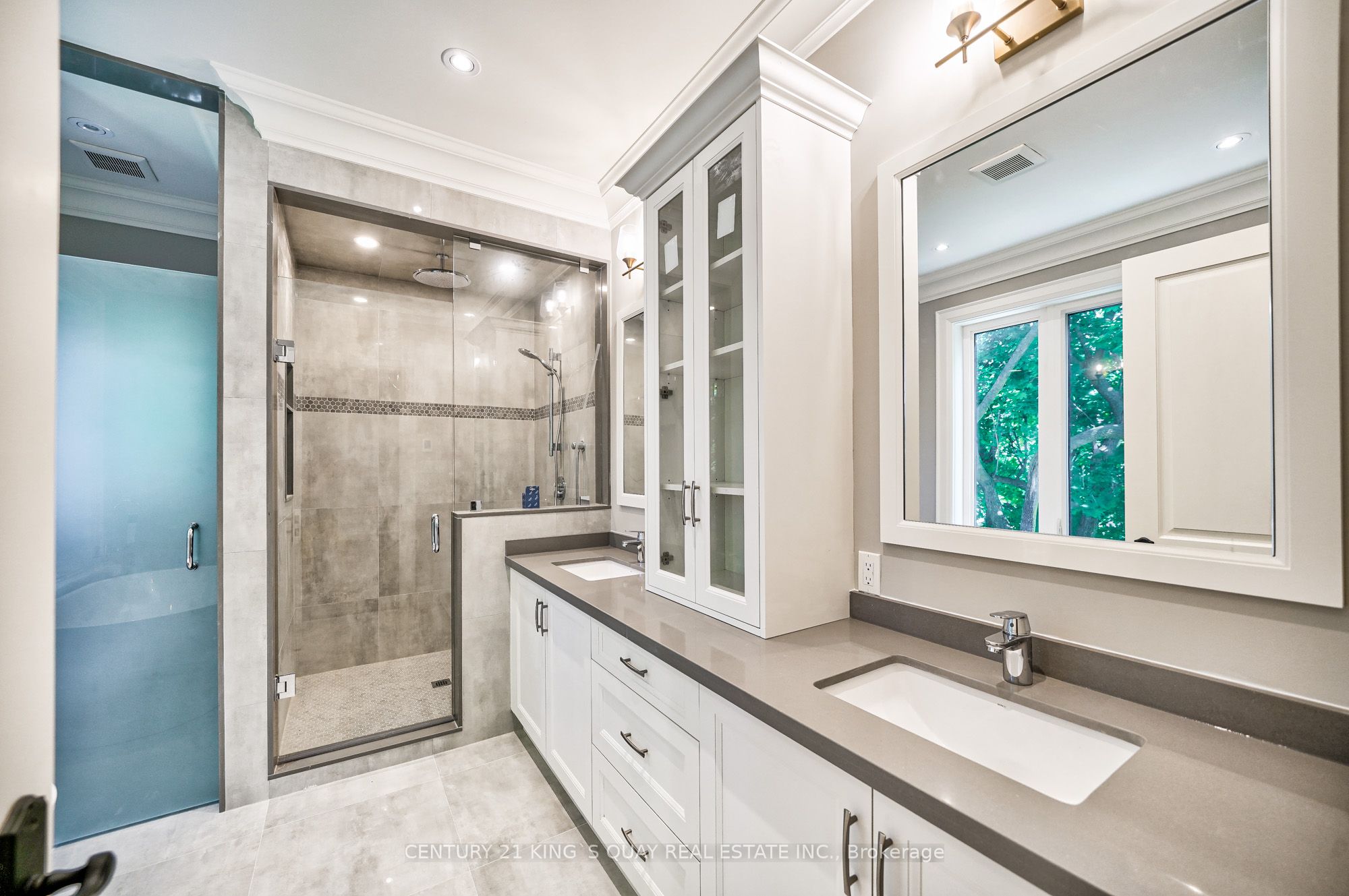 82 Cartier Crescent