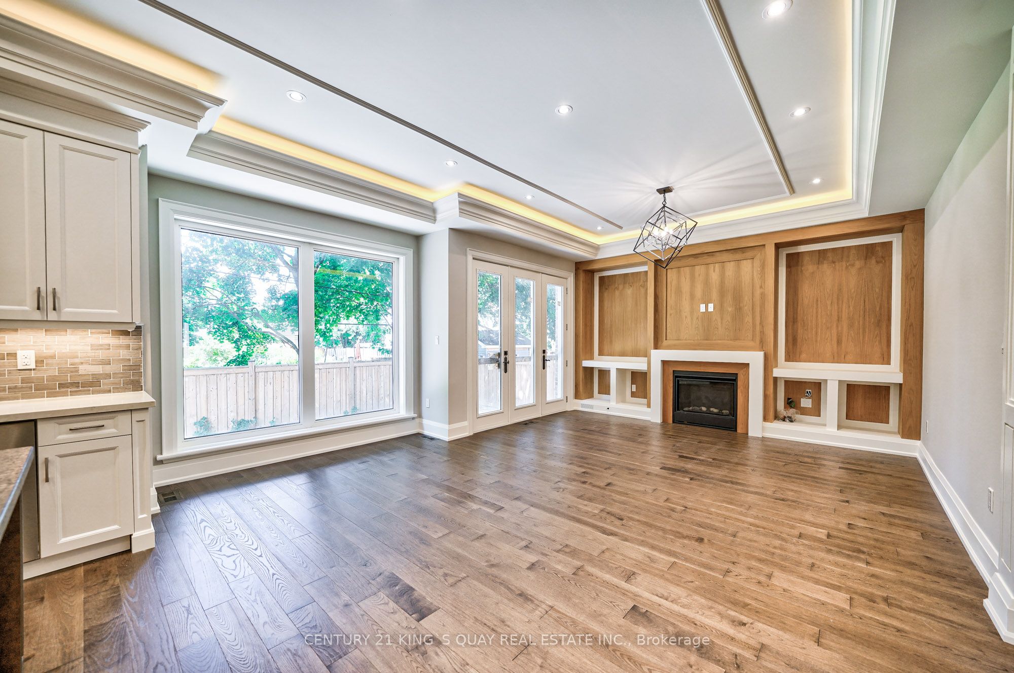 82 Cartier Crescent