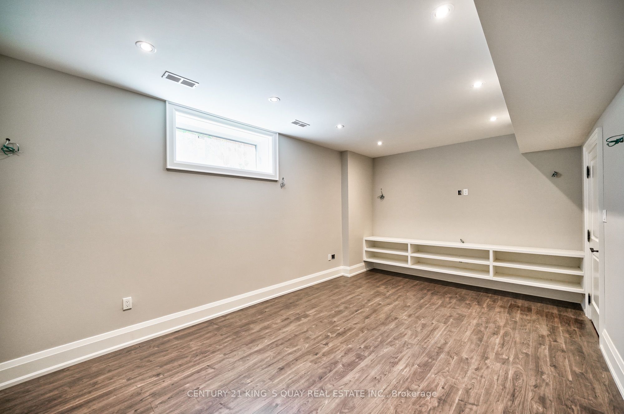 82 Cartier Crescent