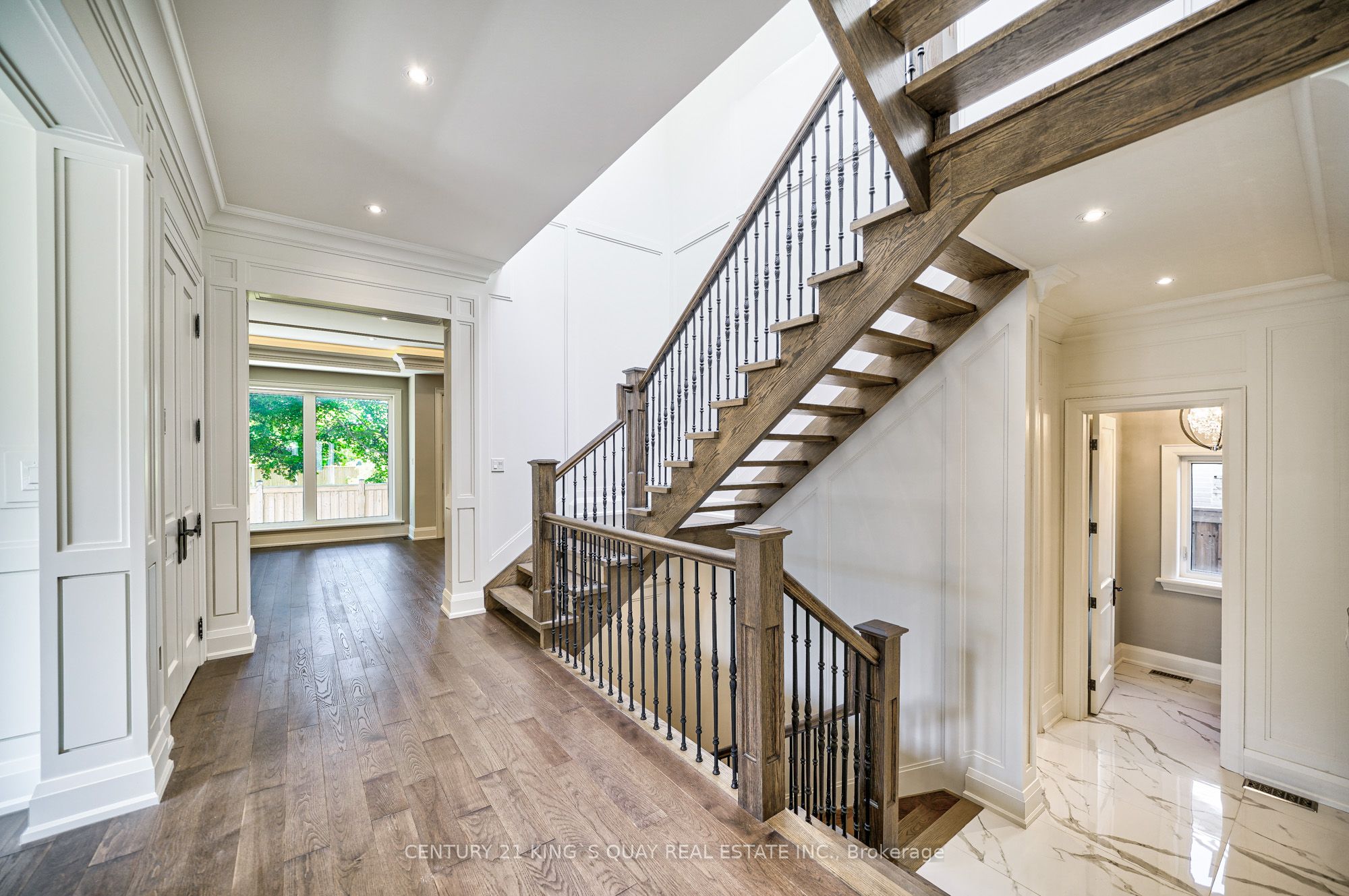82 Cartier Crescent