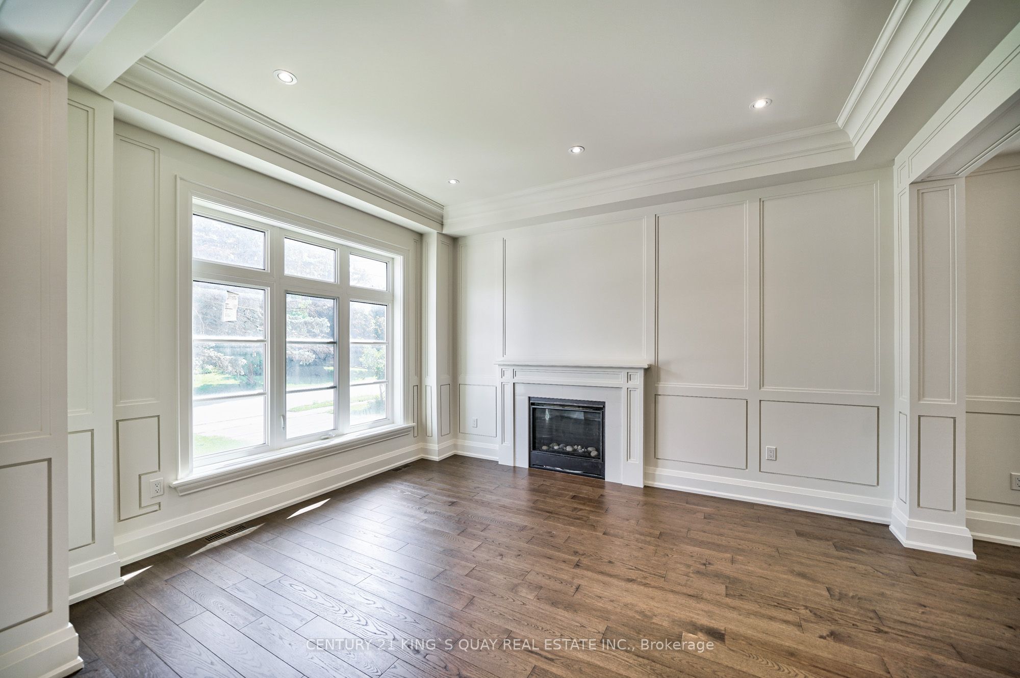 82 Cartier Crescent