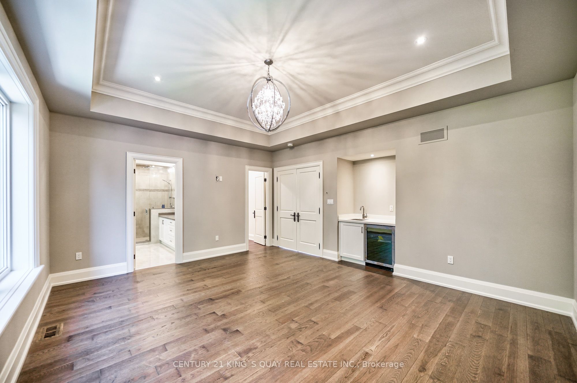 82 Cartier Crescent
