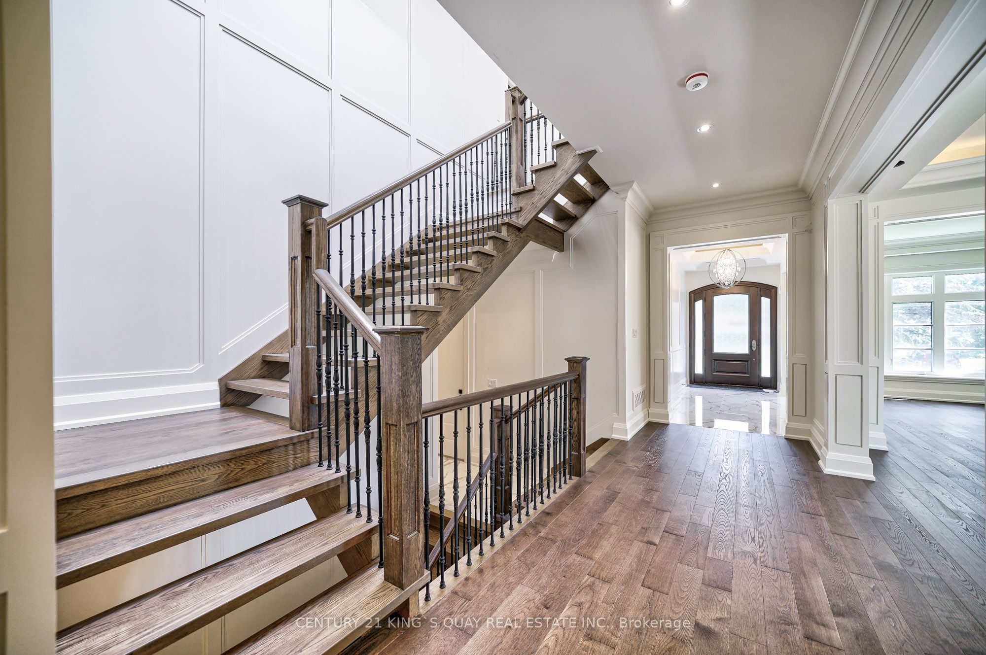 82 Cartier Crescent