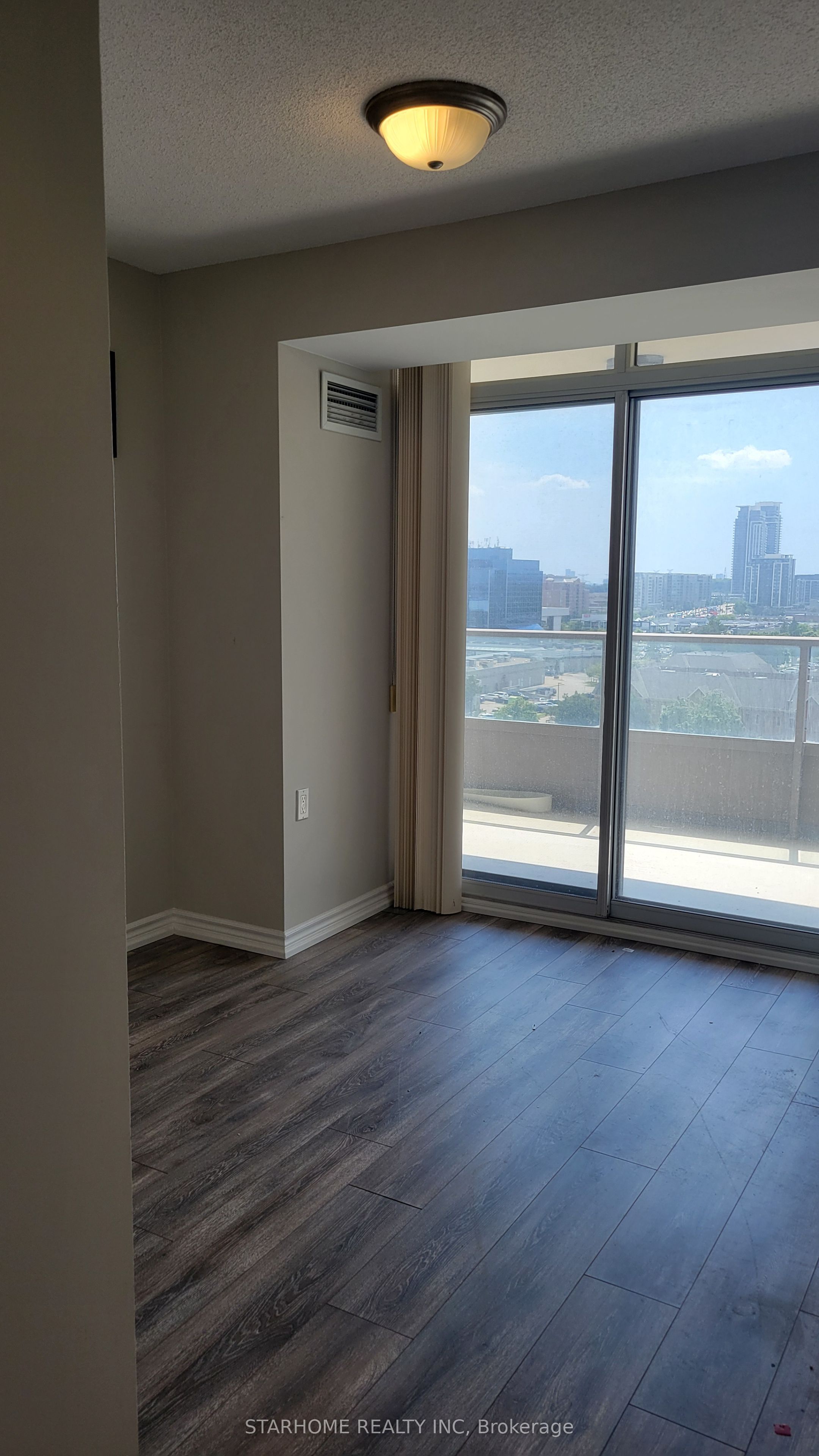 9015 Leslie Street, #1208