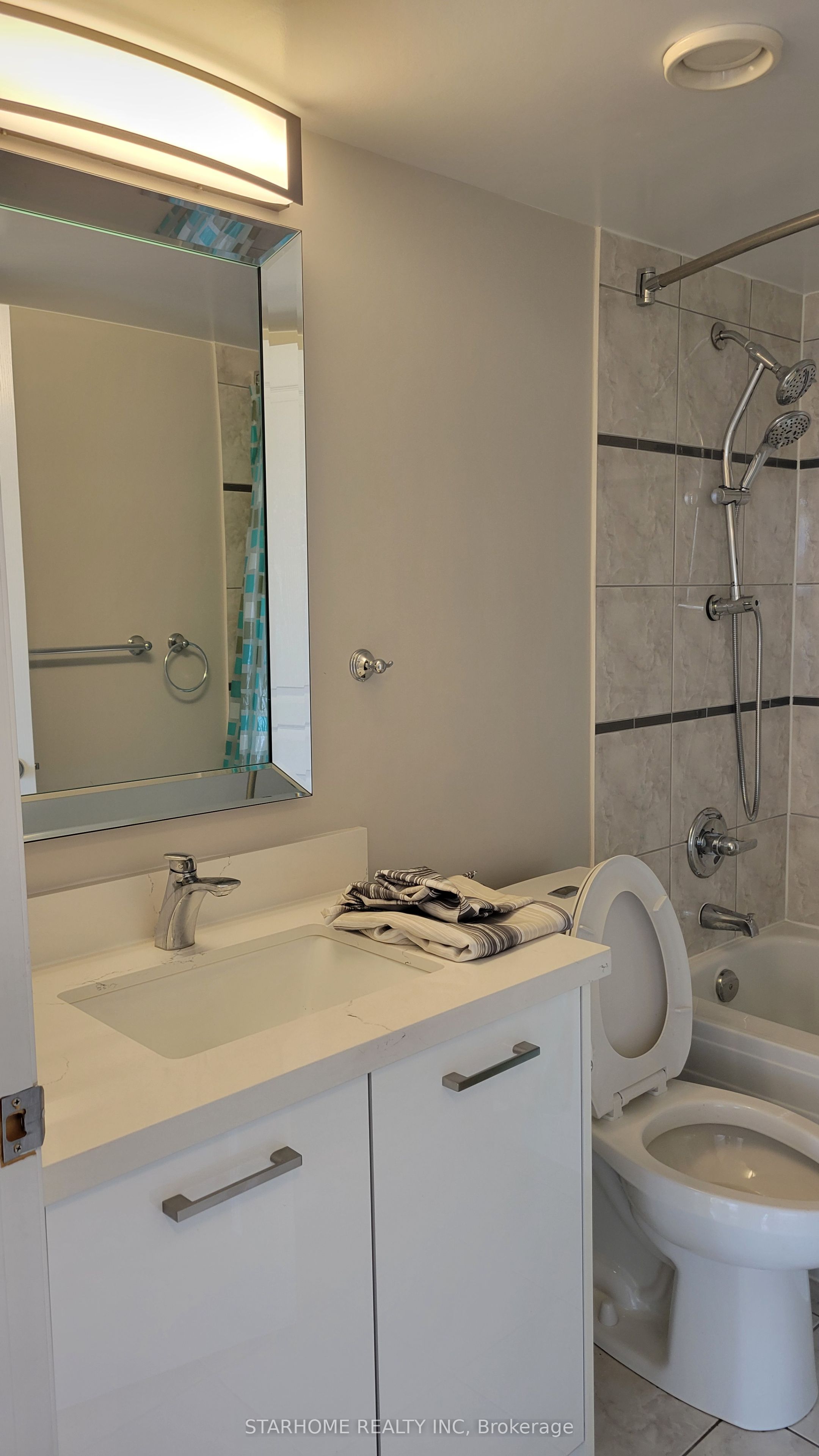 9015 Leslie Street, #1208