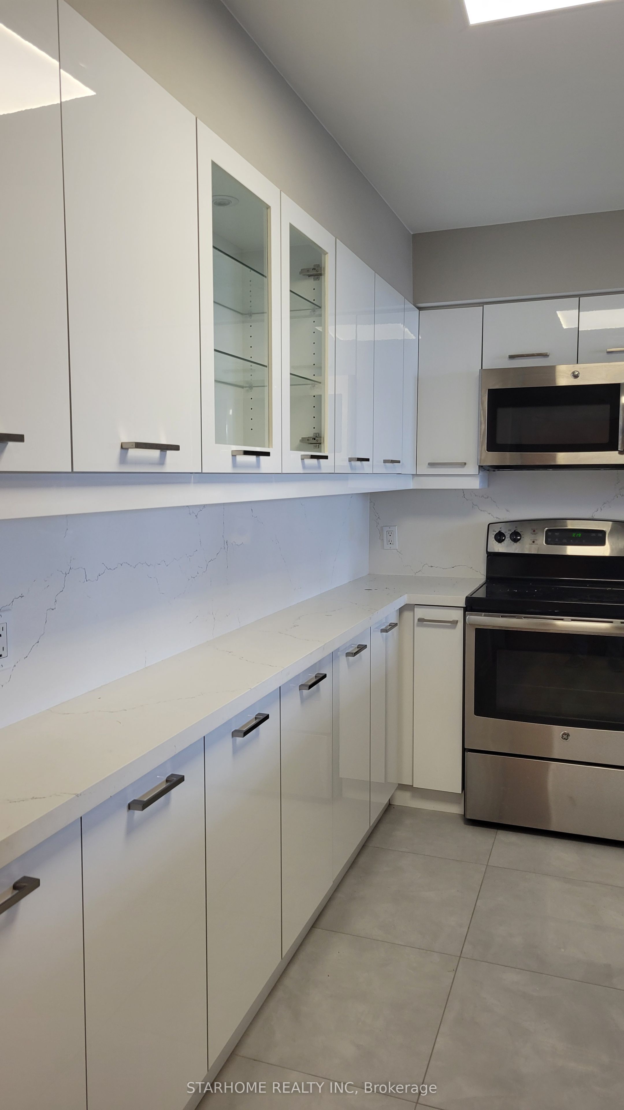 9015 Leslie Street, #1208