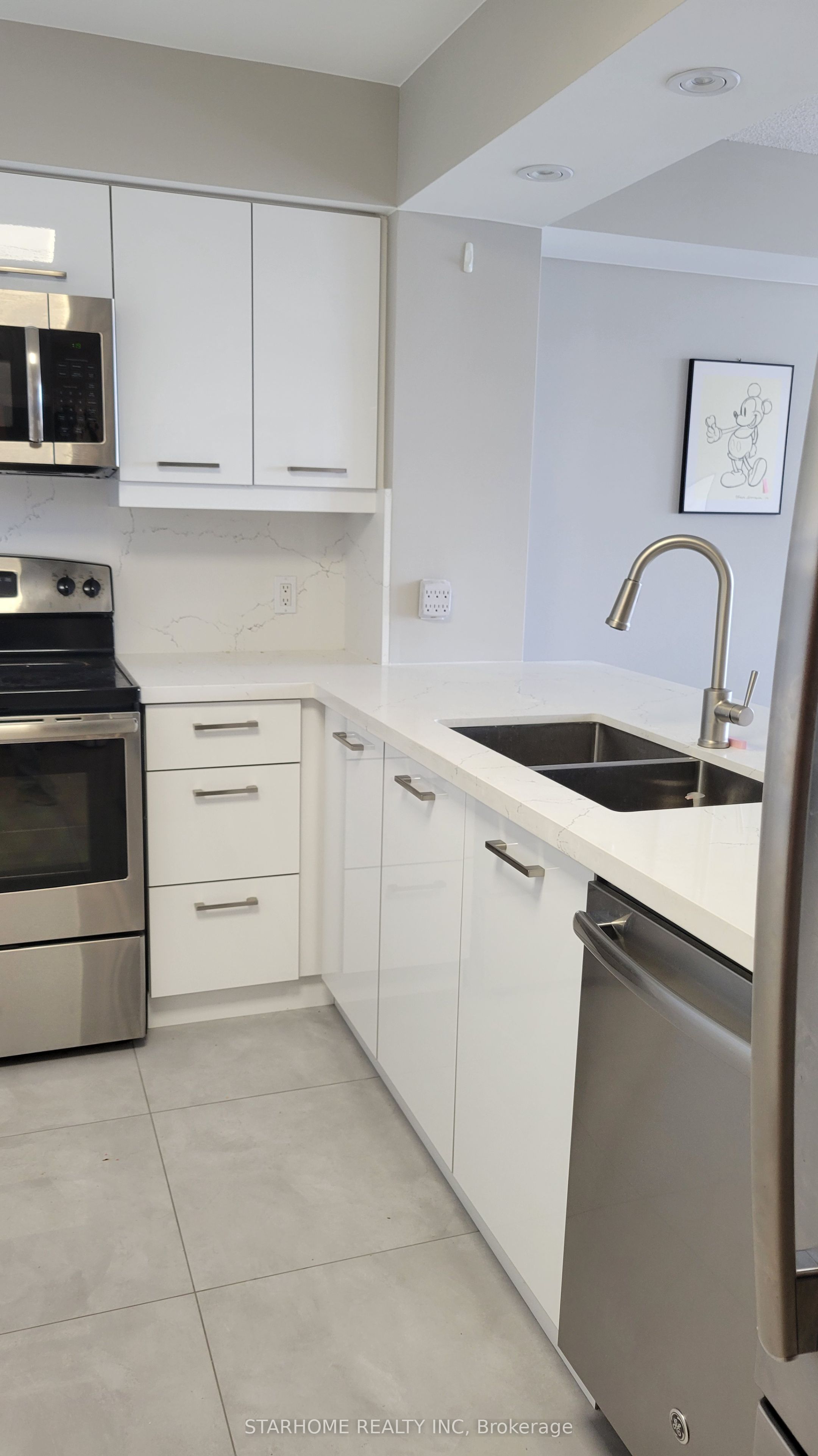 9015 Leslie Street, #1208