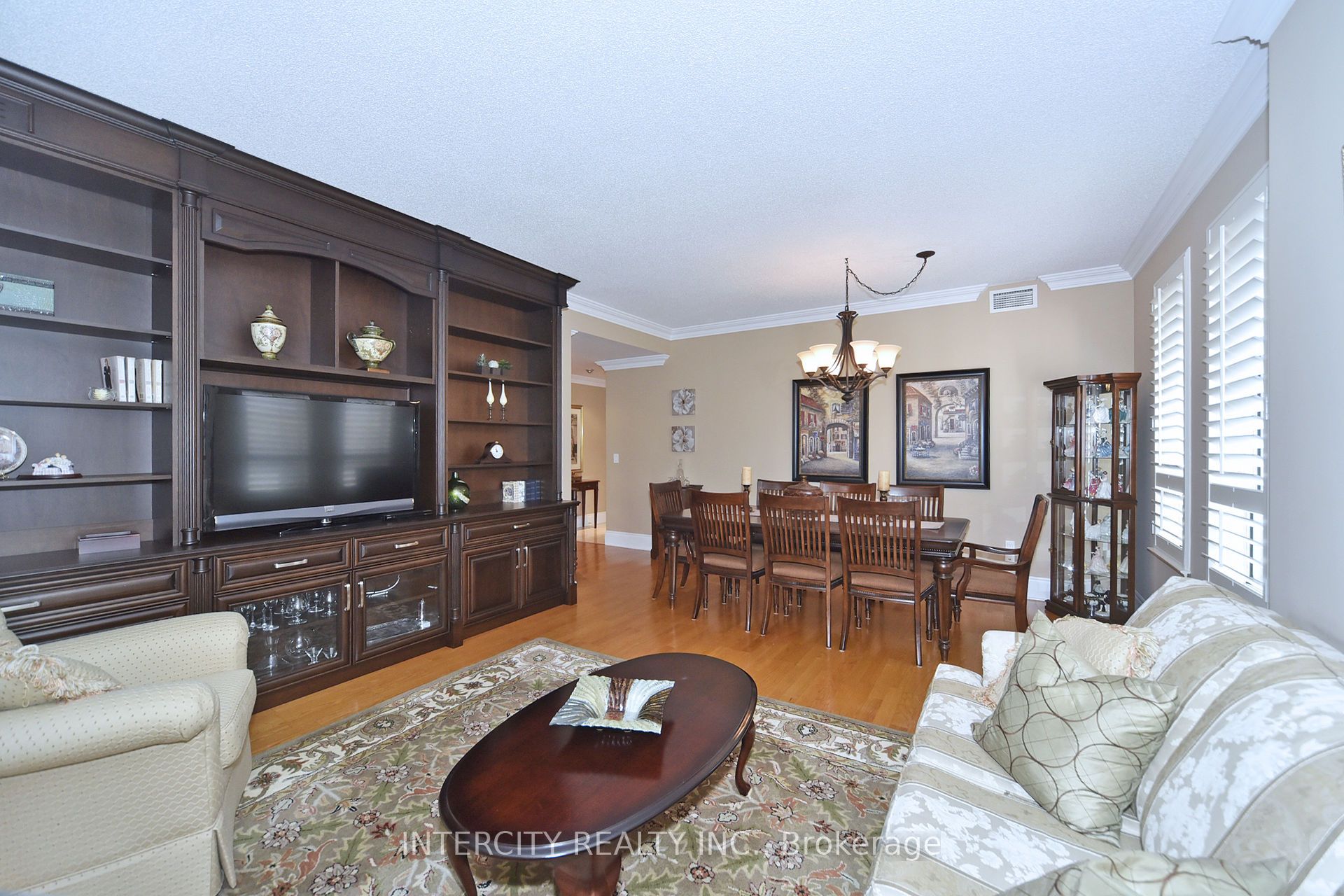 53 Woodbridge Avenue, #219