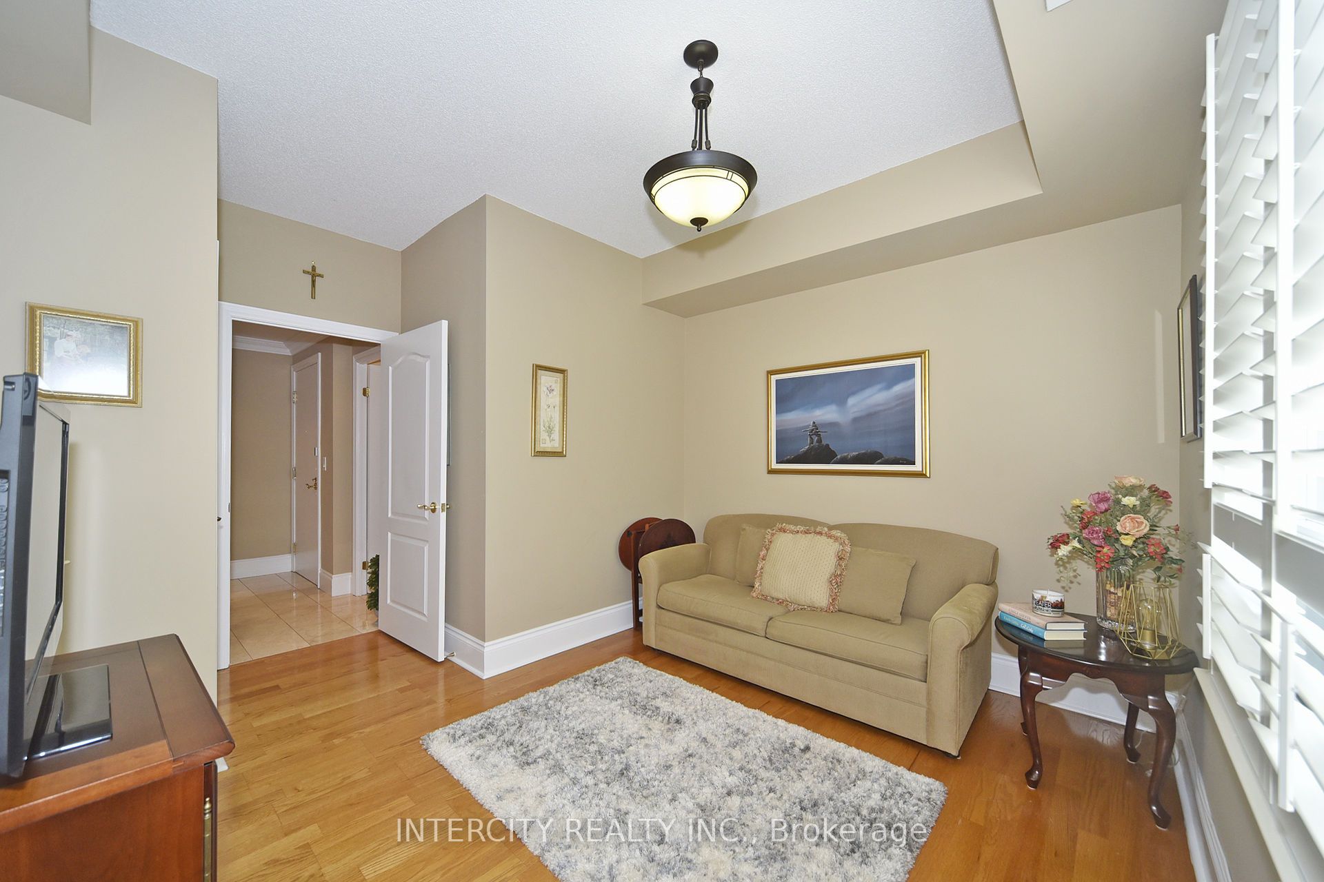 53 Woodbridge Avenue, #219