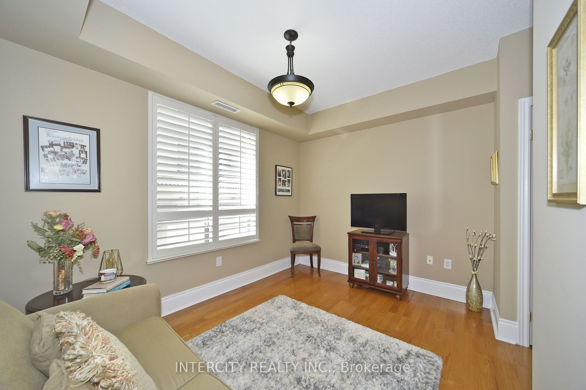 53 Woodbridge Avenue, #219