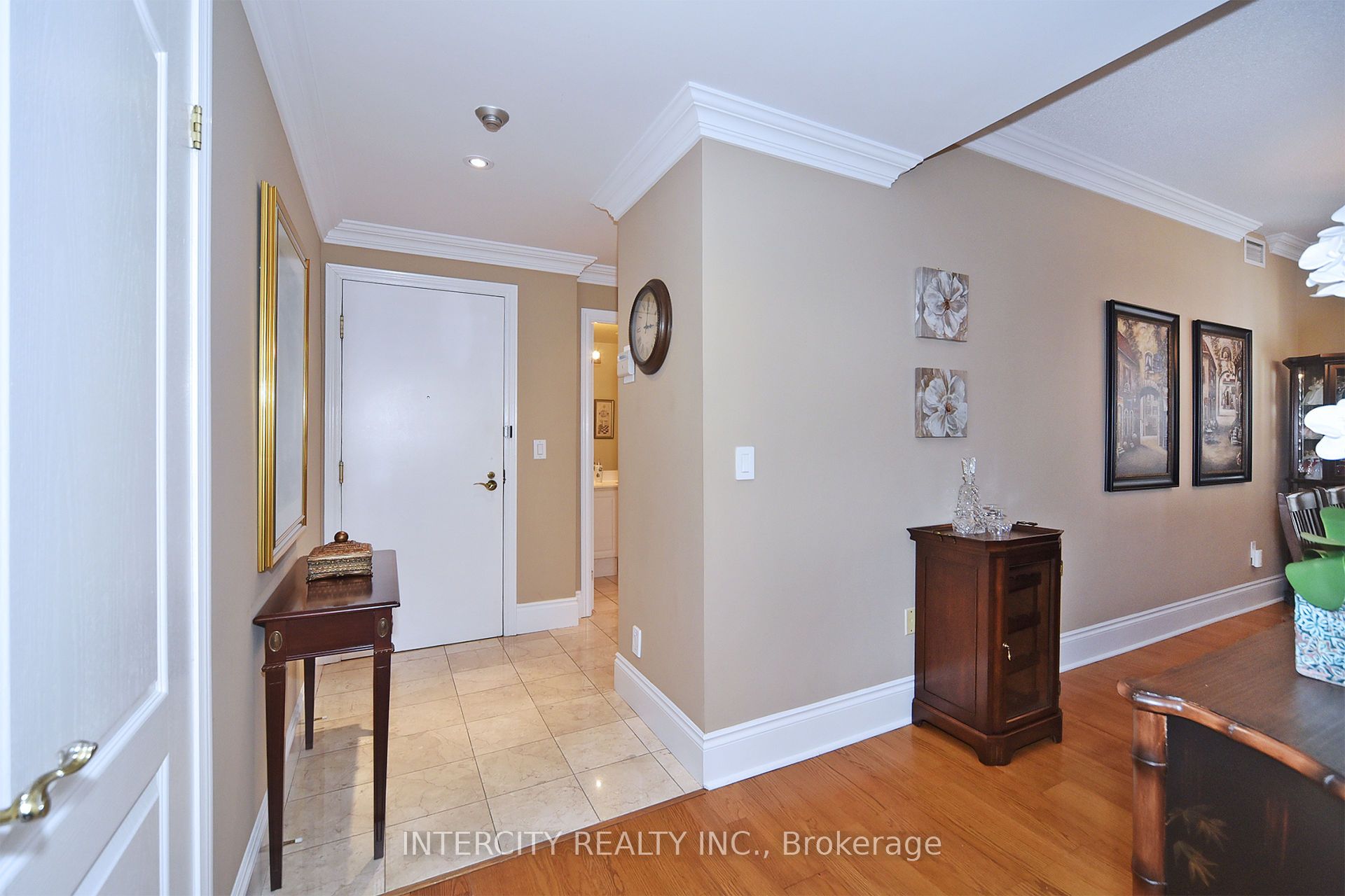 53 Woodbridge Avenue, #219