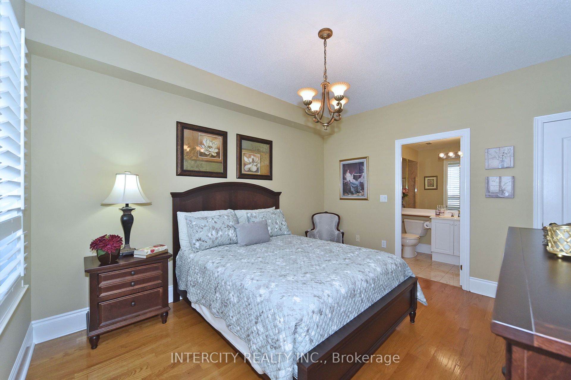 53 Woodbridge Avenue, #219