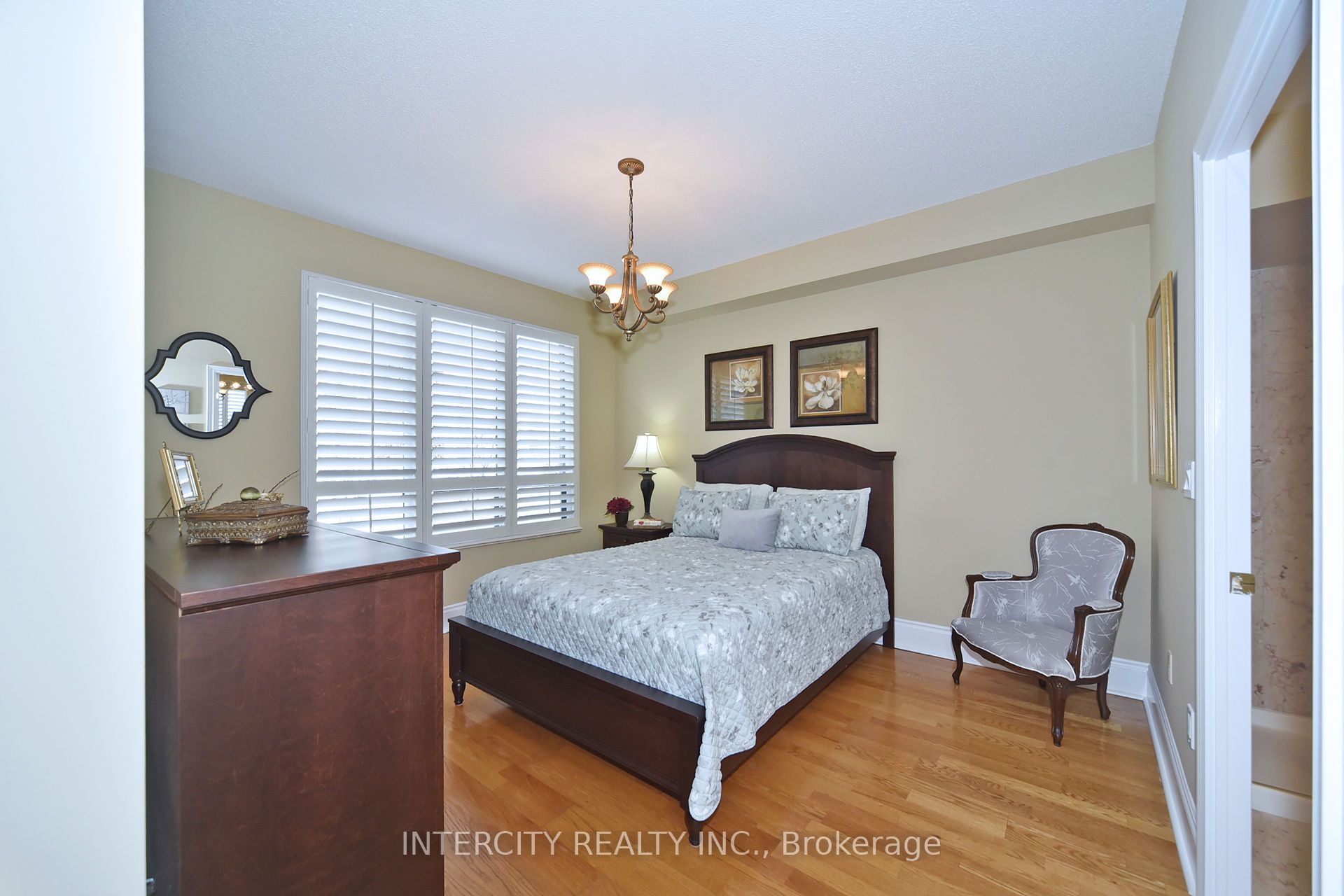 53 Woodbridge Avenue, #219