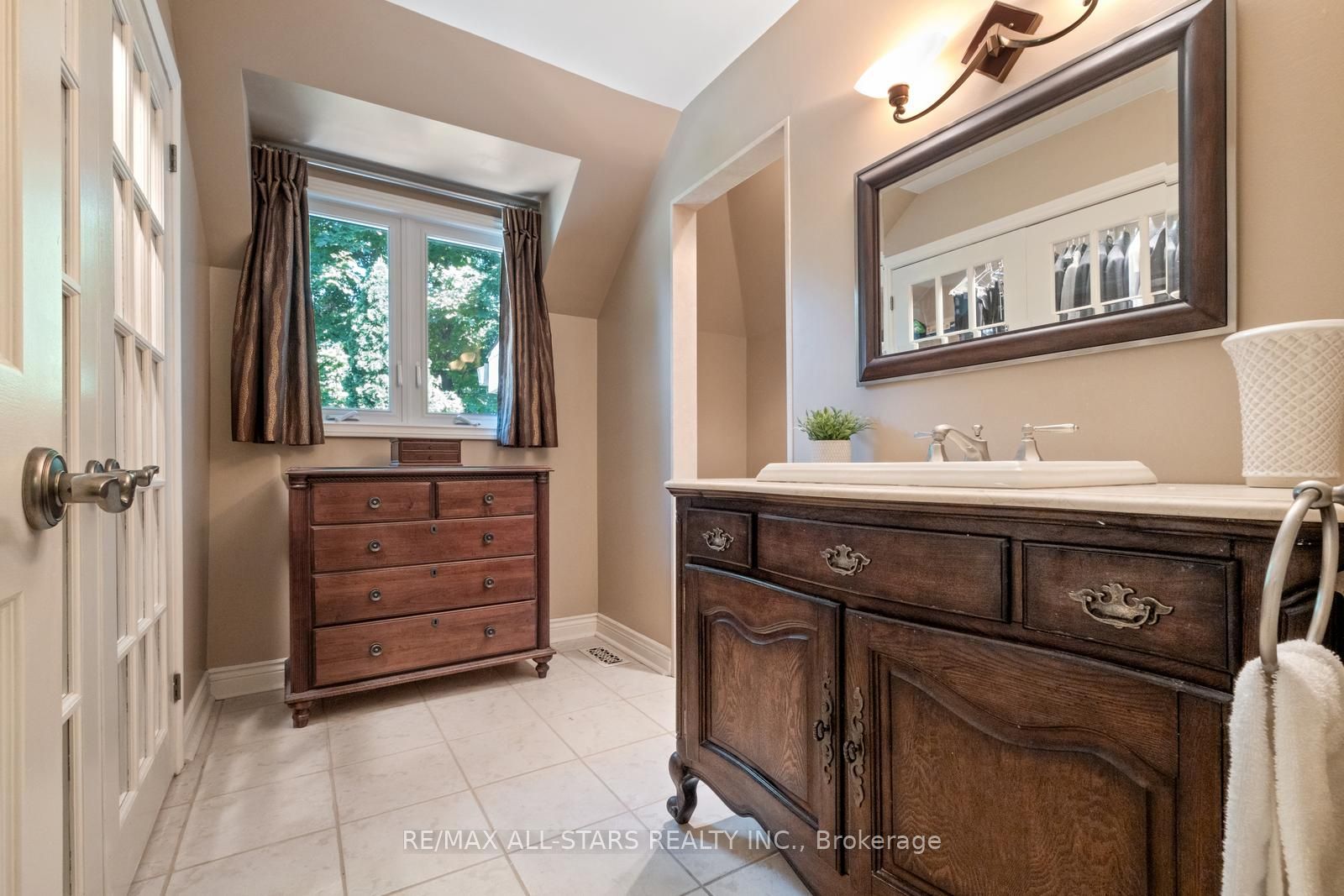 15 Skyridge Court