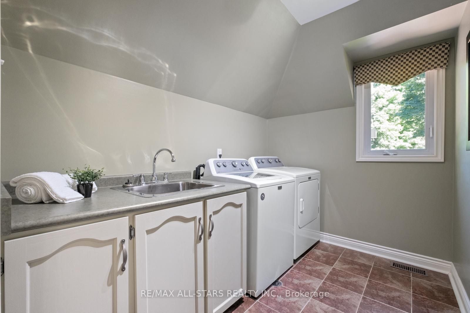 15 Skyridge Court