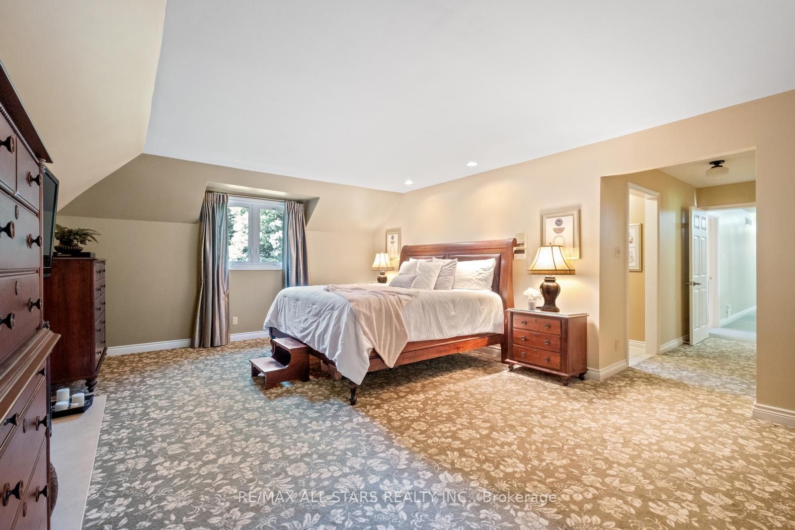 15 Skyridge Court