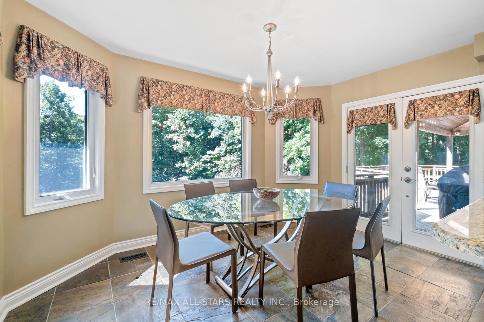15 Skyridge Court